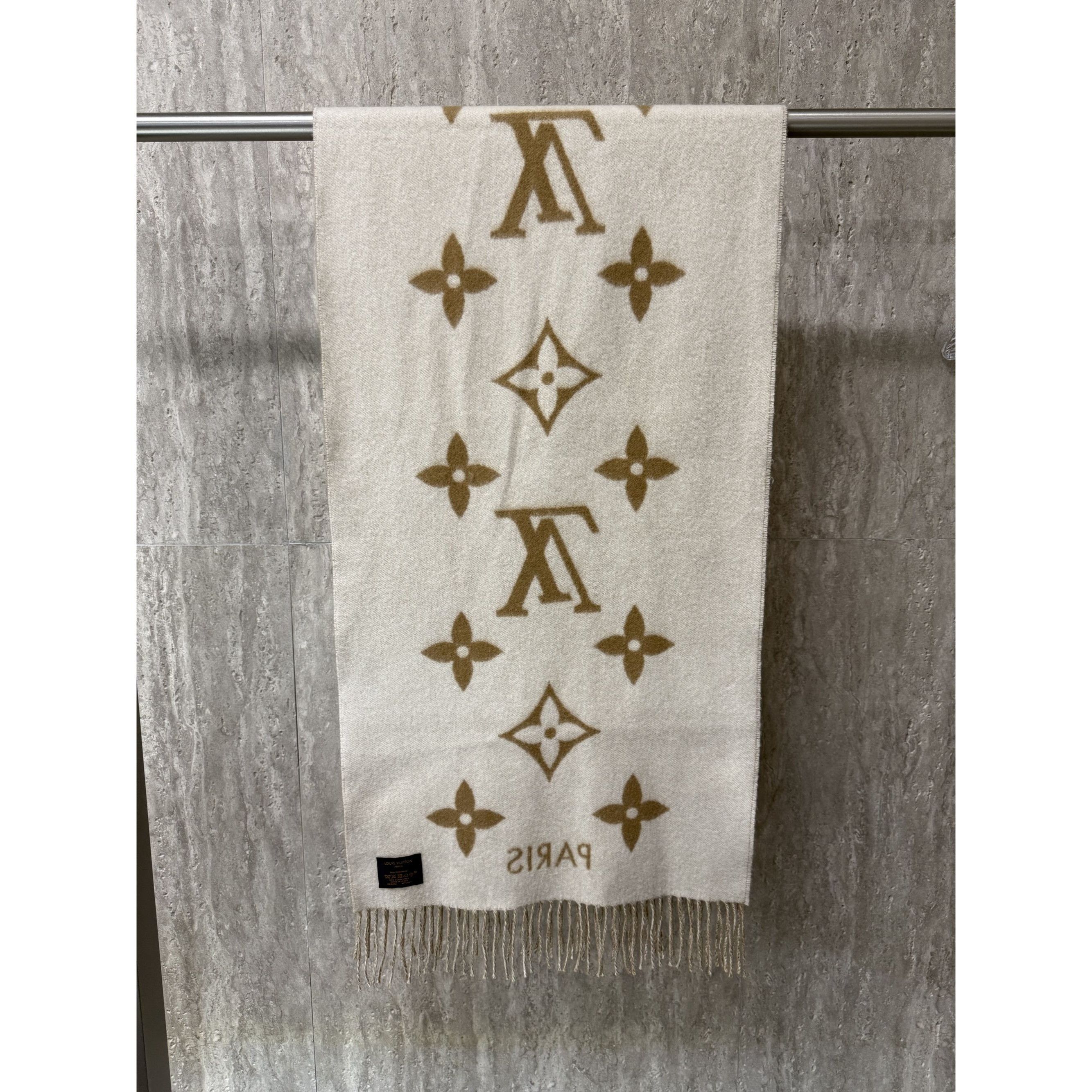 Louis Vuitton LOUIS VUITTON Monogram Reversible 100% Cashmere Scarf In Cre Size ONE SIZE - 2 Thumbnail