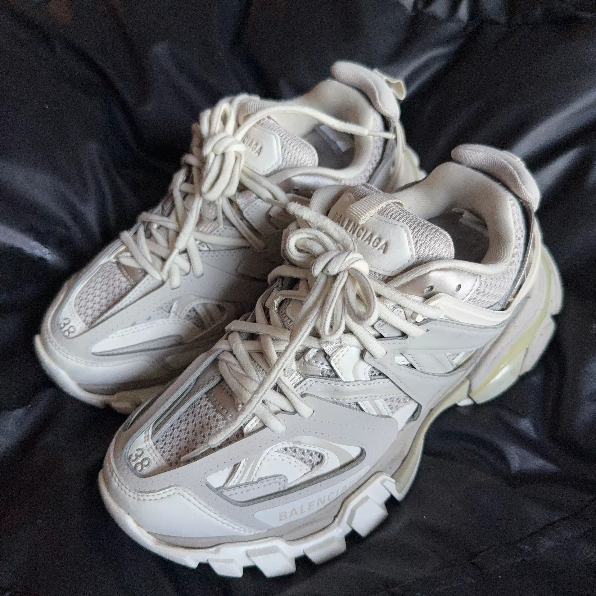 Balenciaga Balenciaga White Lowtop Sneakers 38 Women Size US 7.5 / IT 37.5 - 1 Thumbnail