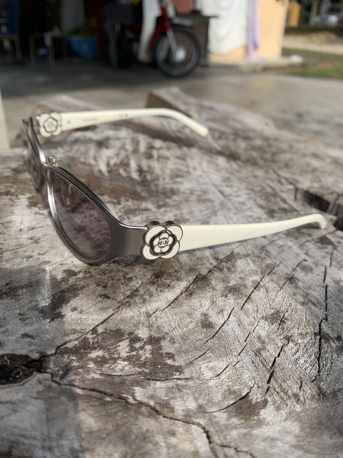 Chanel Chanel Silver/Gray Camellia Rectangle Sunglasses Size ONE SIZE - 2 Thumbnail