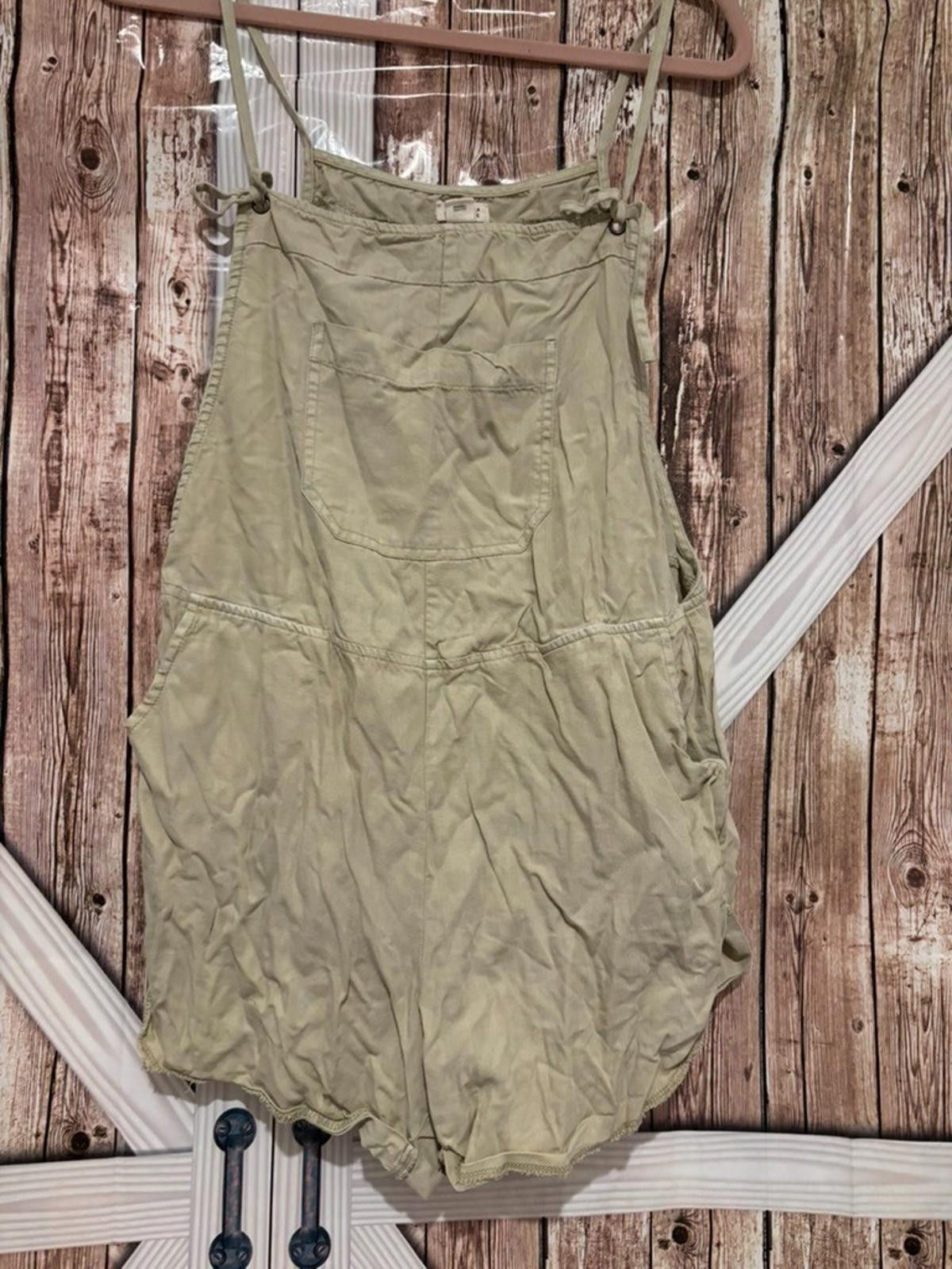 Brooks Brothers Womens sz 12 beige Billabong shorts jumpsuit #319 Size XL / US 12-14 / IT 48-50 - 1 Thumbnail
