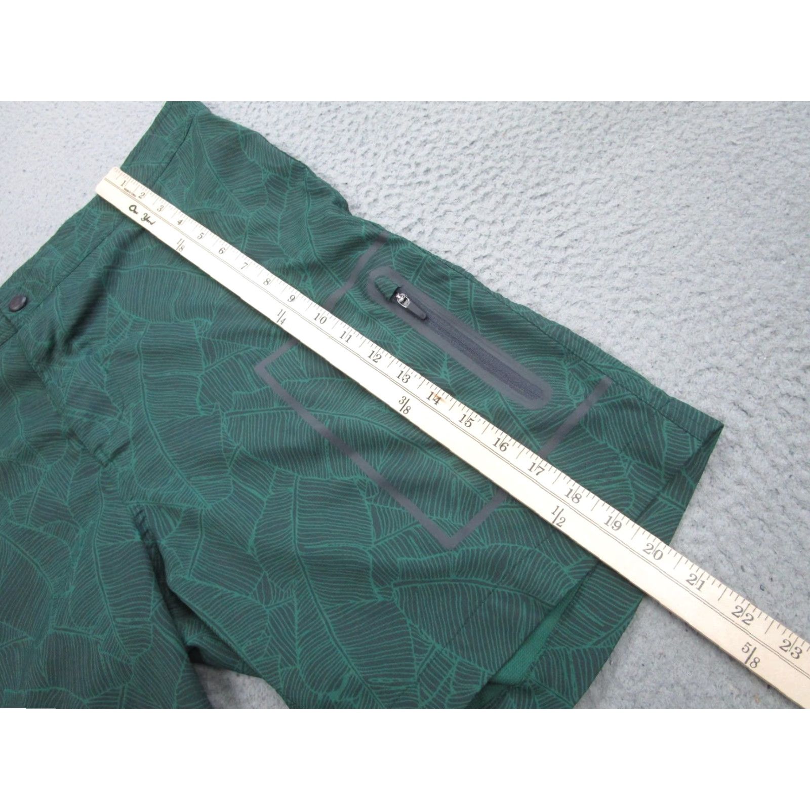 Vintage Mack Weldon Shorts Mens 35/36 Green Leaf Print Stretch Zip Pocket Swim Trunks Size US 36 / EU 52 - 3 Thumbnail