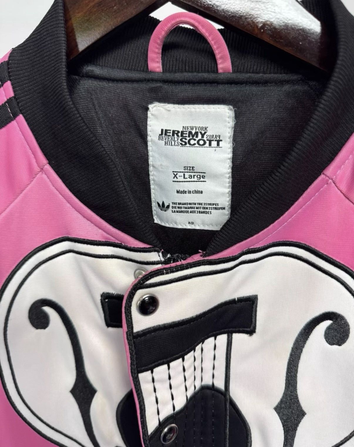 Adidas Adidas x Jeremy Scott Collaboration Pink Guitar Jacket K37 Size US XL / EU 56 / 4 - 5 Thumbnail