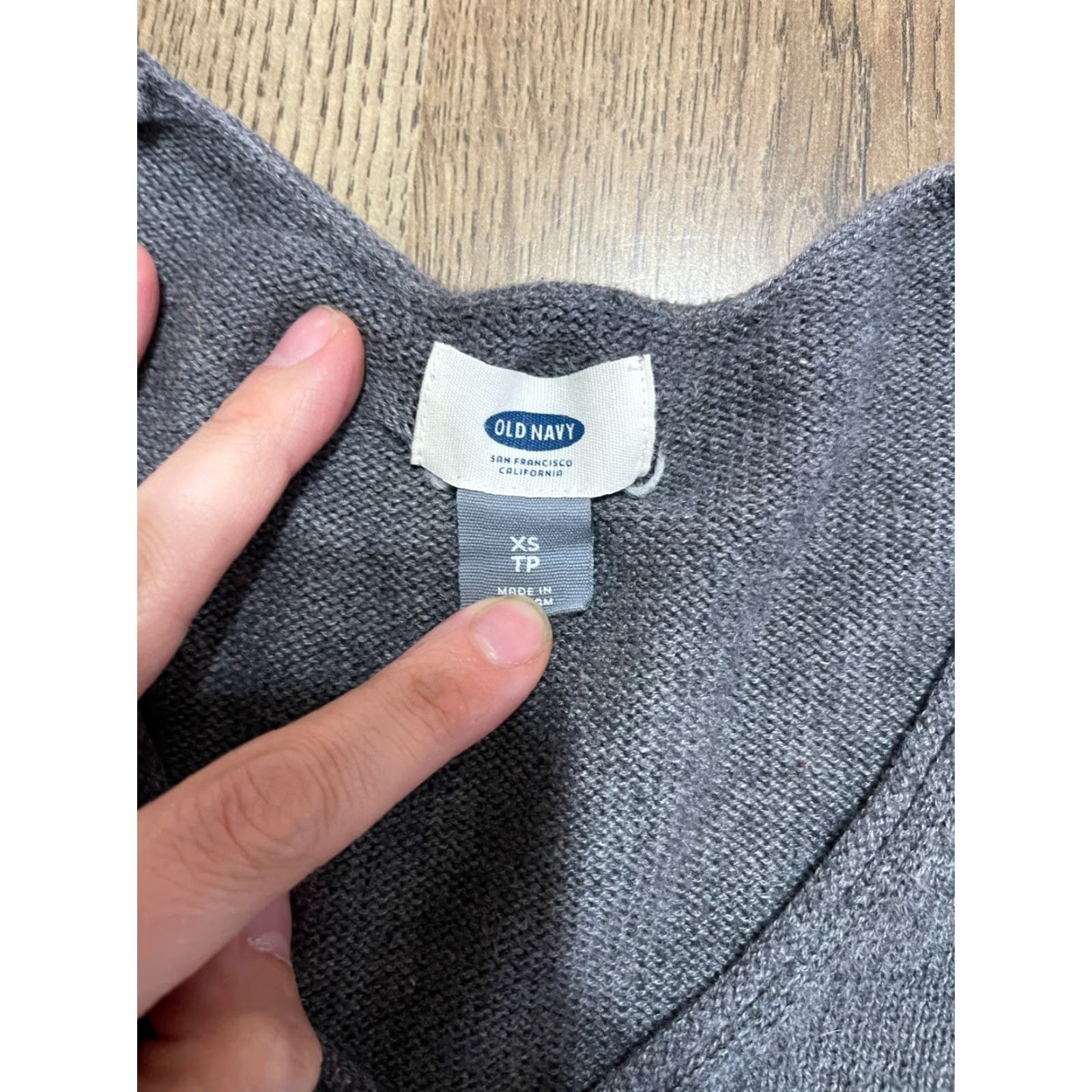 Old Navy Old Navy Shirt Women's XS Regular Gray Long Sleeve V-Neck Pullover Casual Basic Modern 0 Size XS / US 0-2 / IT 36-38 - 7 Thumbnail