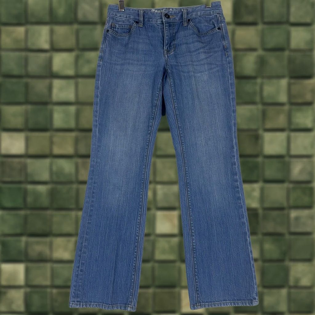Tommy Hilfiger Tommy Hilfiger Boyfriend Jeans Womens Size 2 Mid Rise Medium Wash Denim Zip Inseam 30 in Regular Rise Slim Fit 2 Button Closure Women's Jeans Blue Size 26" / US 2 / IT 38 - 1 Thumbnail