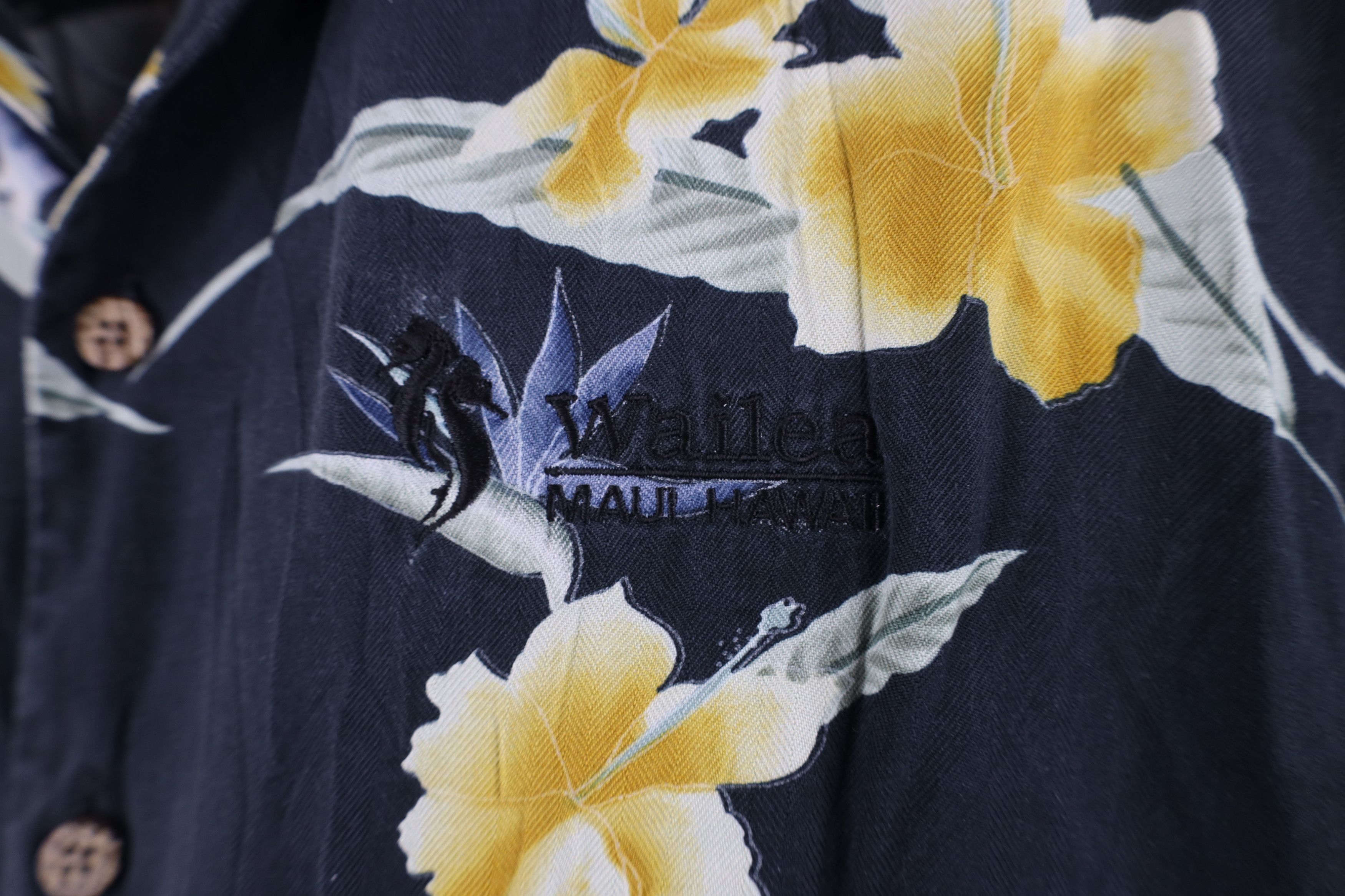 Tommy Bahama × Vintage Vintage 90s Tommy Bahama Hawaii Flower Silk Button Shirt Size US M / EU 48-50 / 2 - 5 Thumbnail