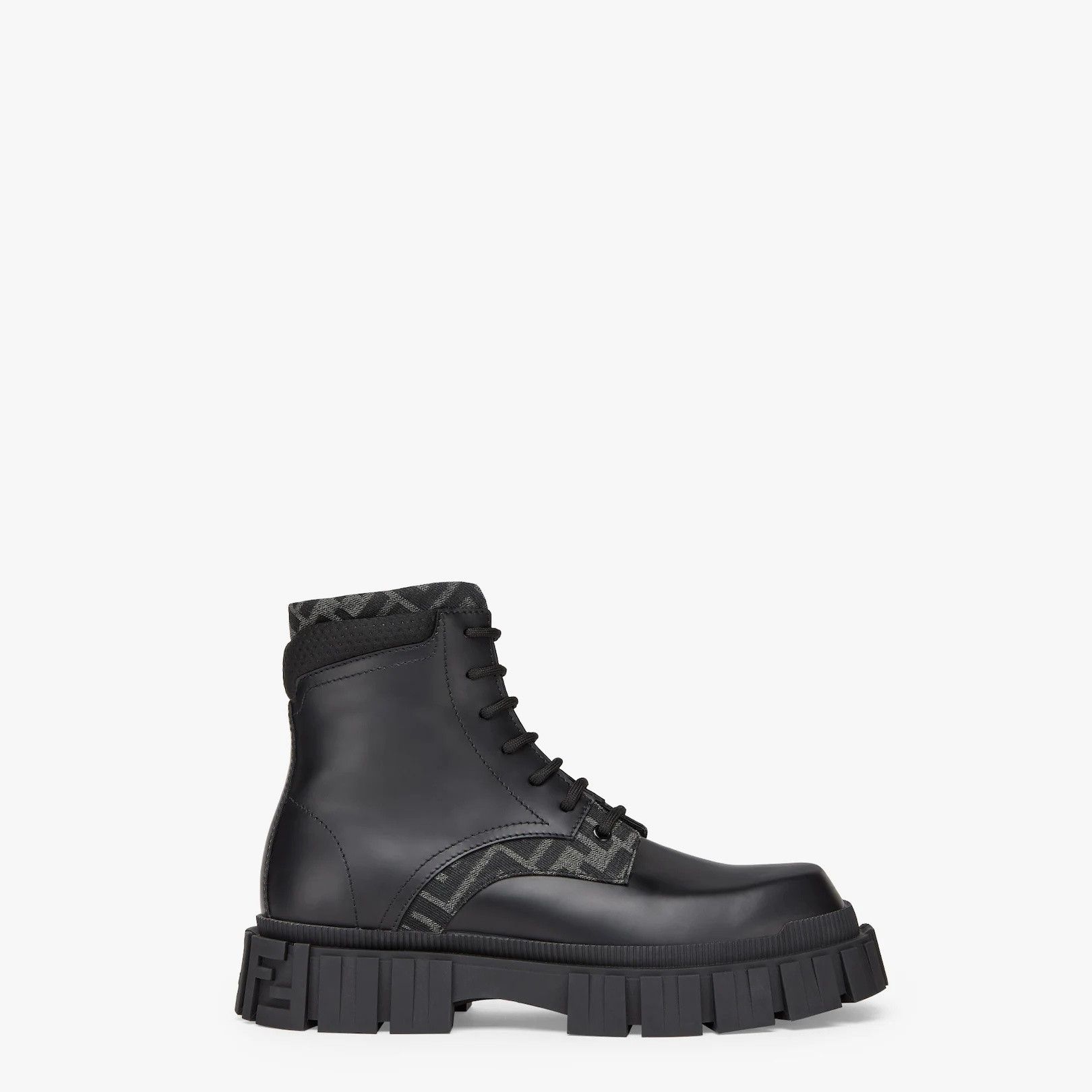 o1w1db10525 Force Boots in Black