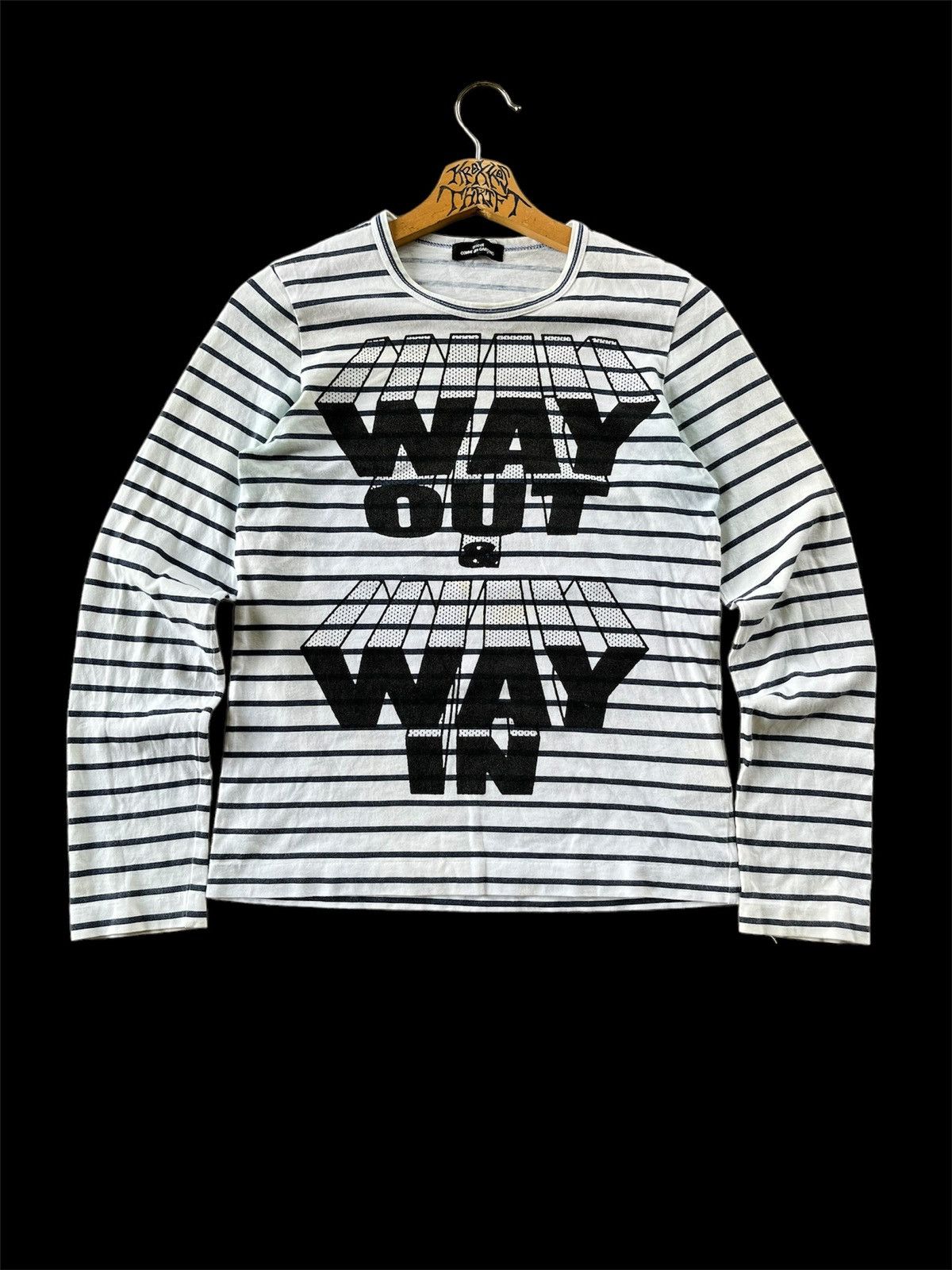 Comme des Garcons × Designer × Japanese Brand ⚡️Comme Des Garçons Stripe Spell Out Logo Long Sleeve 🇯🇵 Size S / US 4 / IT 40 - 1 Thumbnail