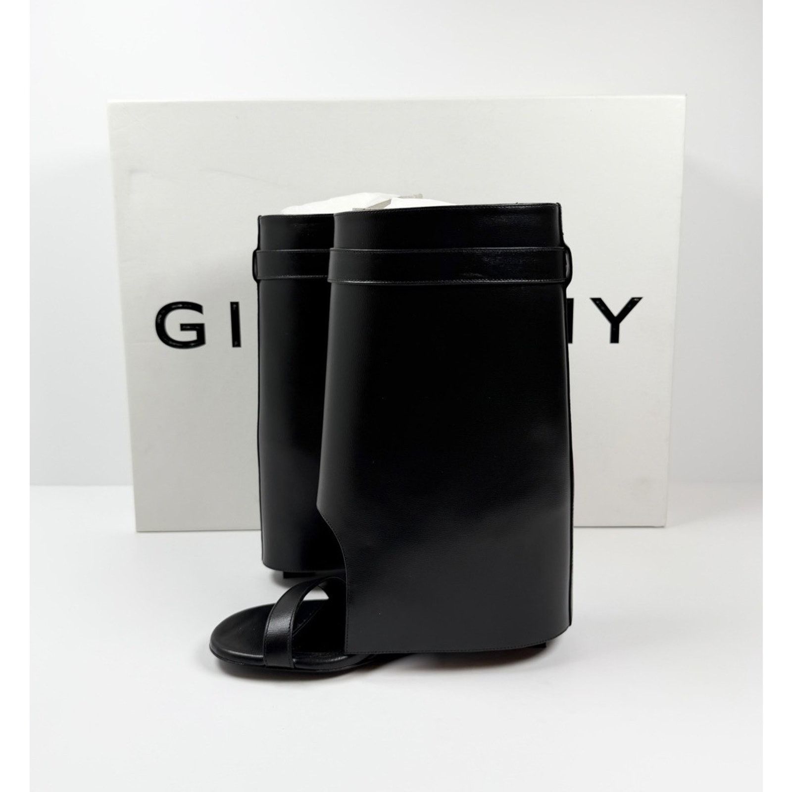 Givenchy Size 37EU/7 - Givenchy Shark Lock Ankle Boots Leather Size US 7 / IT 37 - 7 Thumbnail