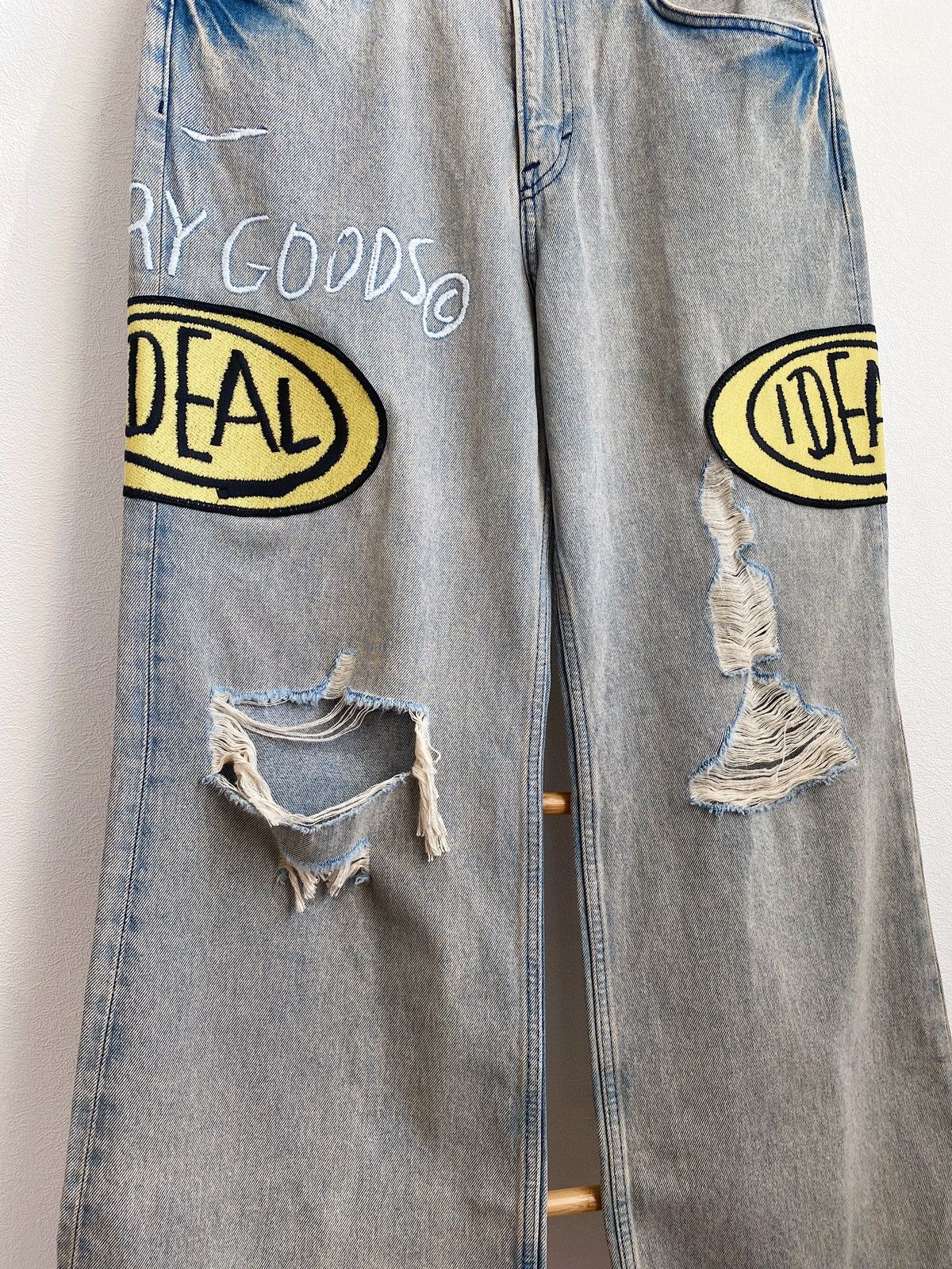 H&M × Jean-Michel Basquiat × Who Decides War Who Decides War bootcut loose jeans H&M x Basquiat x Ev&Tela Size US 34 / EU 50 - 8 Thumbnail
