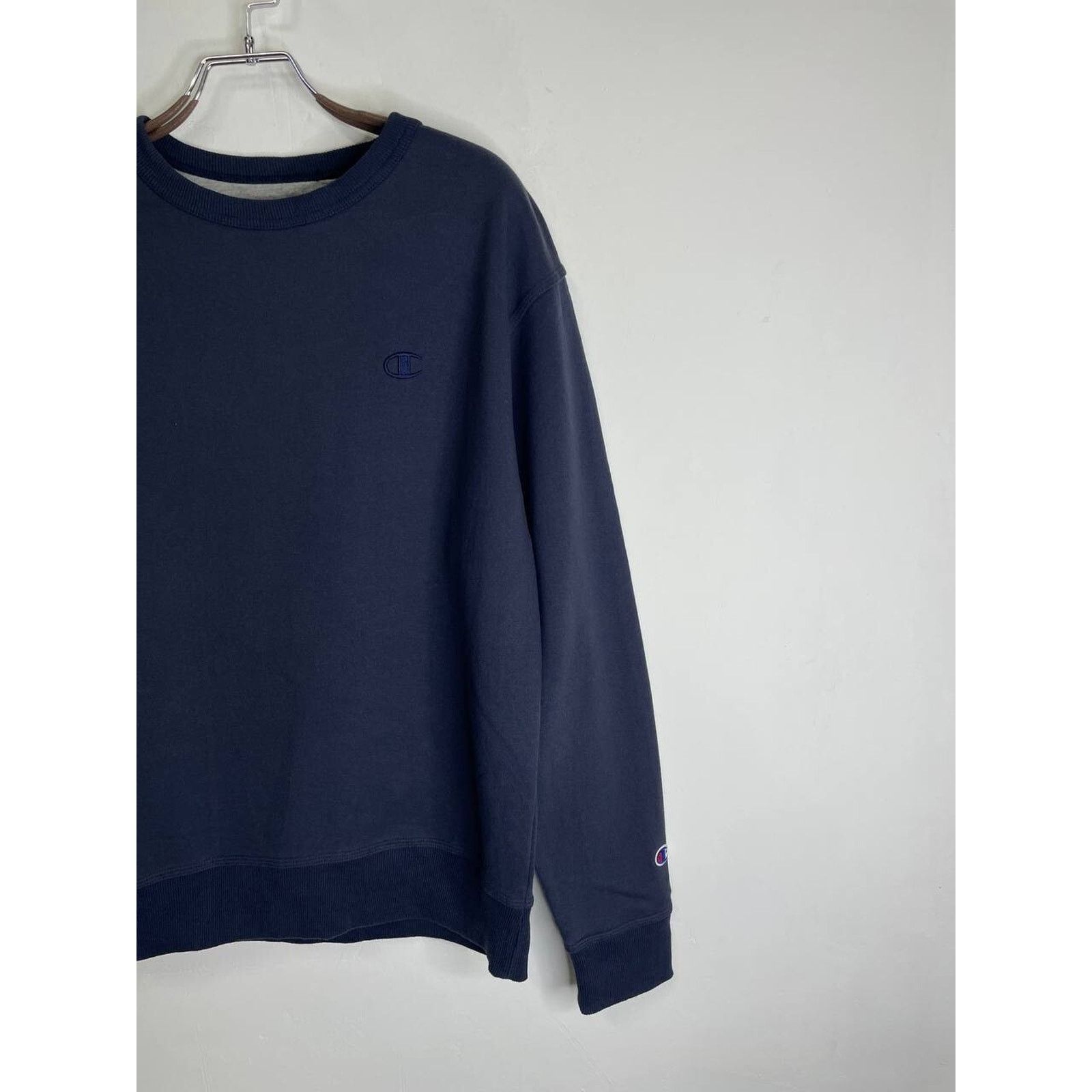 Champion Vintage Champion Navy Blue Crewneck Sweatshirt Logo Size M Size US M / EU 48-50 / 2 - 5 Thumbnail