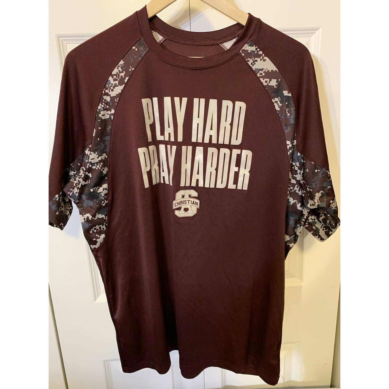 Other Play Hard Pray Harder Men’s Sz L T Shirt Badger Maroon White Size US L / EU 52-54 / 3 - 4 Thumbnail