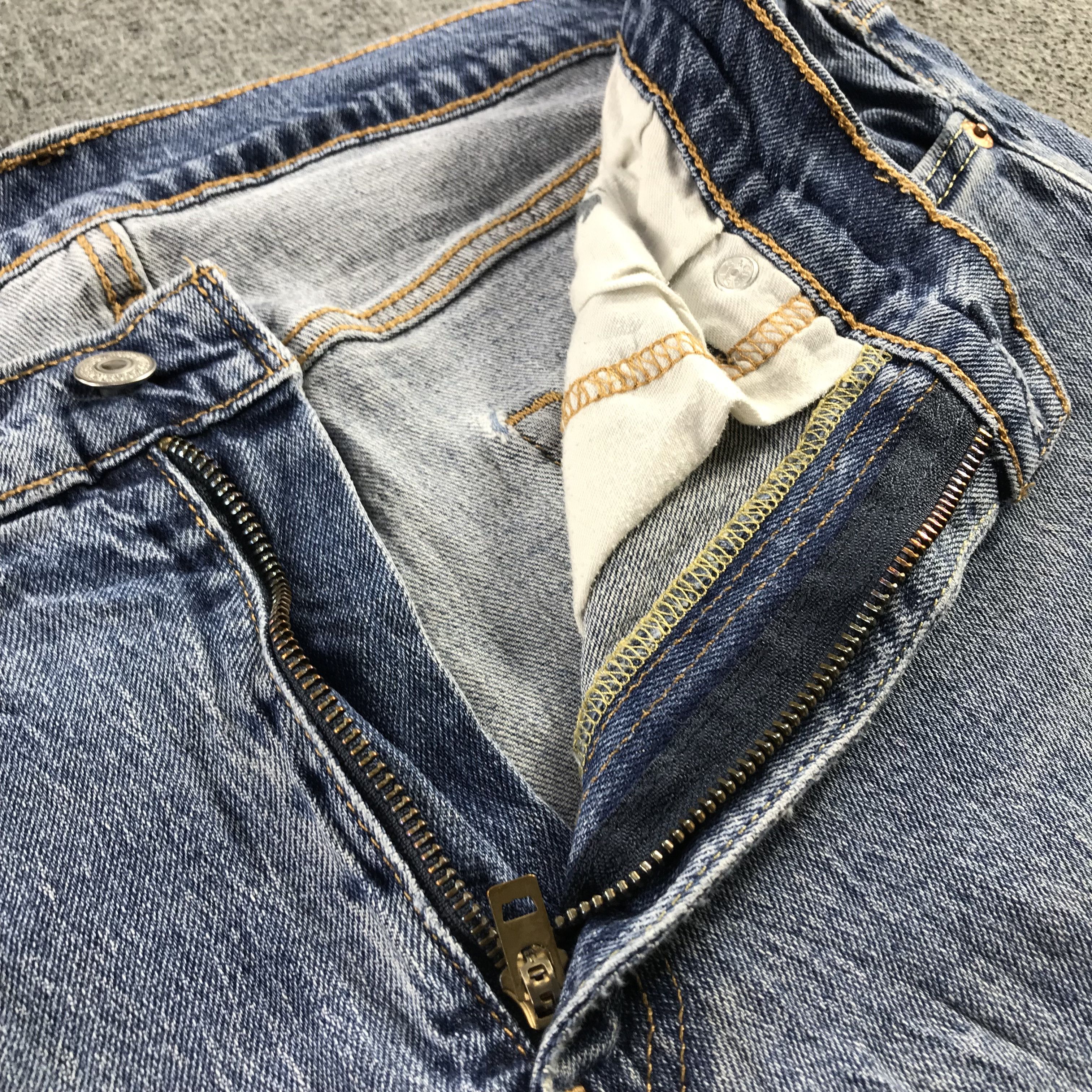 Levi's Vintage Levis 502 Jeans Faded Blue Denim KJ3446 Size US 34 / EU 50 - 10 Thumbnail