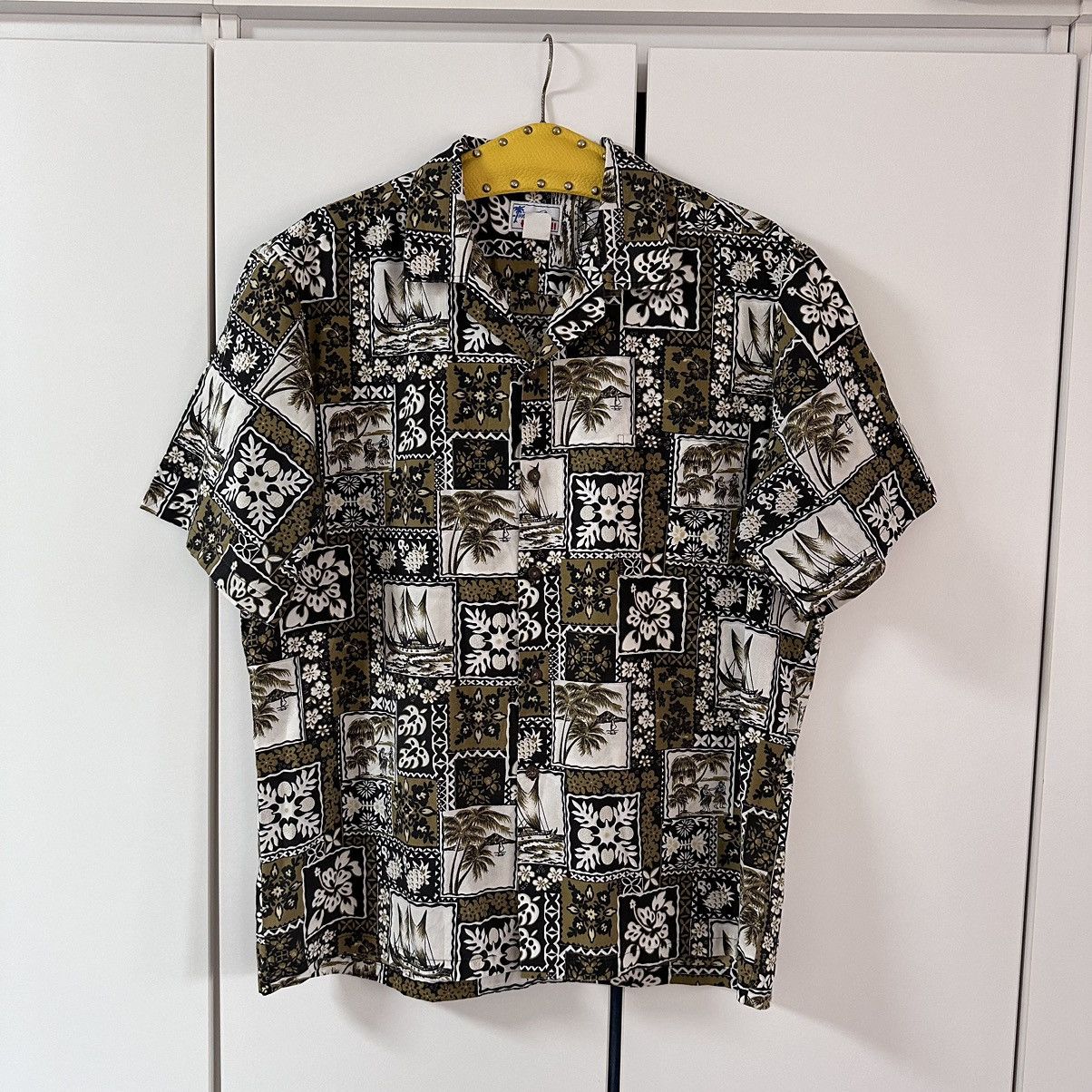 Other Hawaii Made in USA T-shirt Size US XL / EU 56 / 4 - 1 Thumbnail