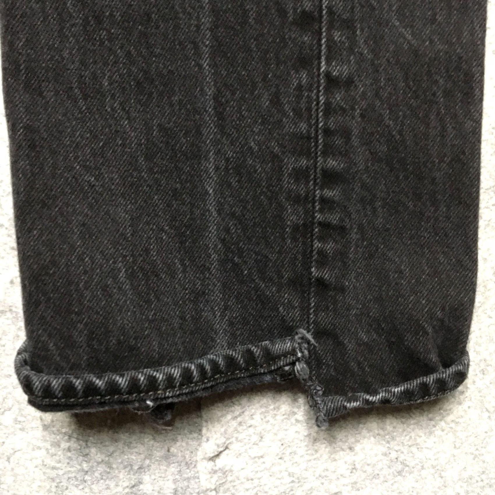 Levi's Levi's 501 Jeans Men 32x32 Black Button Fly Straight Denim Distressed Pockets 5-Pocket Regular Mens Size US 32 / EU 48 - 2 Thumbnail