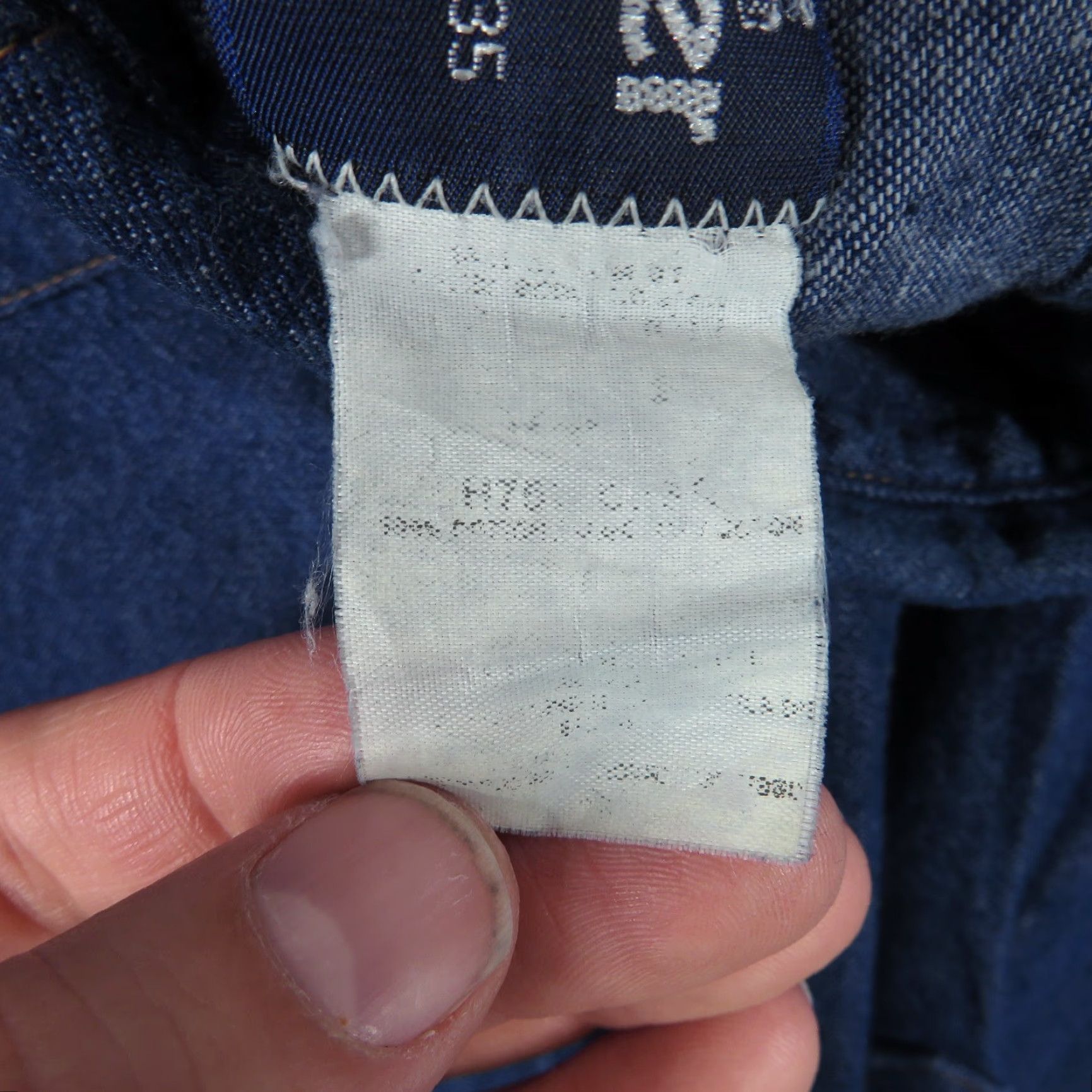 Ralph Lauren VINTAGE Wrangler Shirt Men 17 Blue Denim Western Pearl Snap X-Long Tails Raw Hem Shirt Men 17 Blue Denim Western Pearl Snap X-Long Tails Raw Hem Size US XL / EU 56 / 4 - 7 Thumbnail