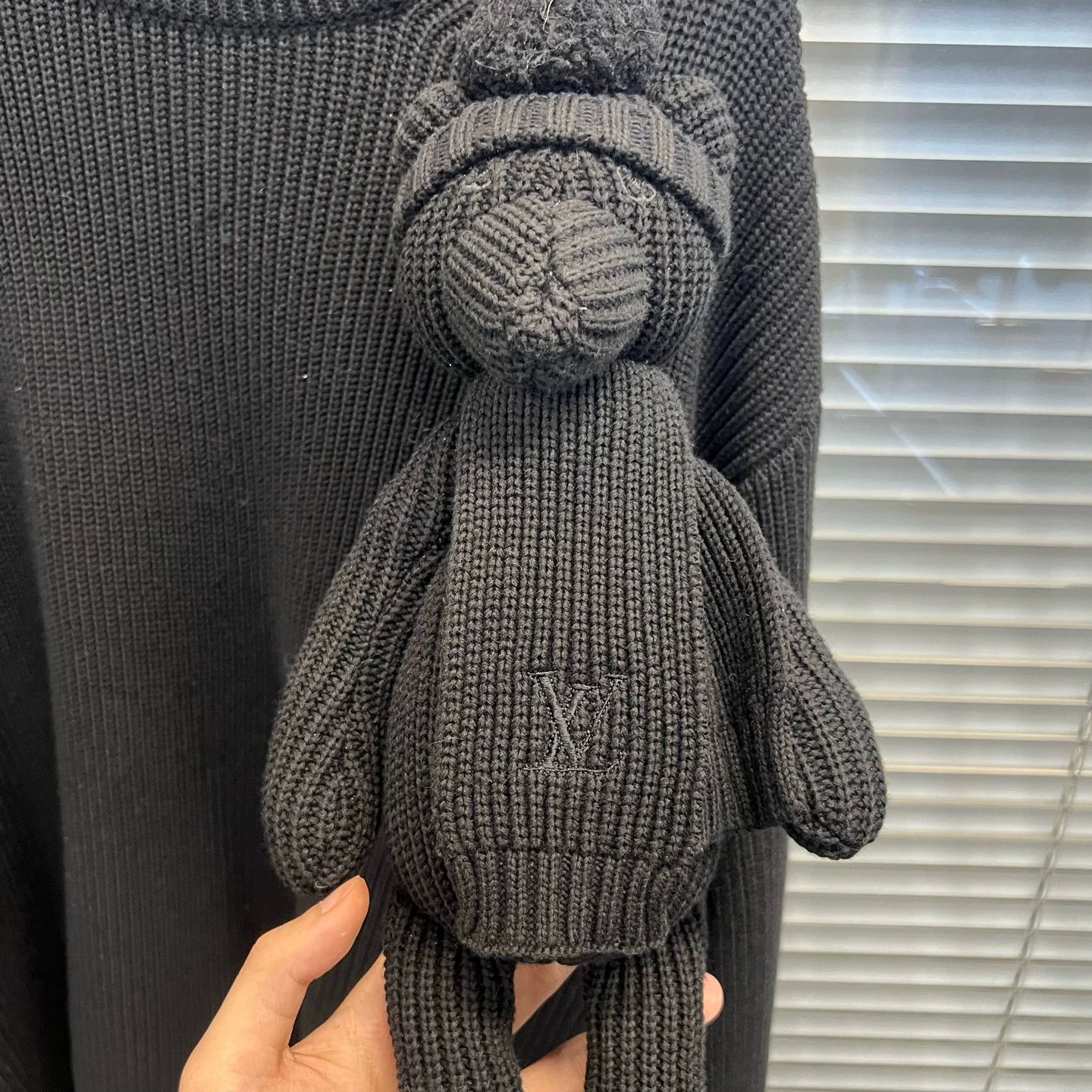 Louis Vuitton LV black teddy bear sweater M 99 new Size US M / EU 48-50 / 2 - 4 Thumbnail