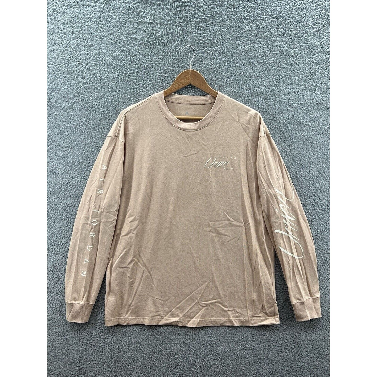 Jordan Brand Air Jordan Union Beige Sample T-Shirt Size Large DV7341-296 Size US L / EU 52-54 / 3 - 1 Thumbnail