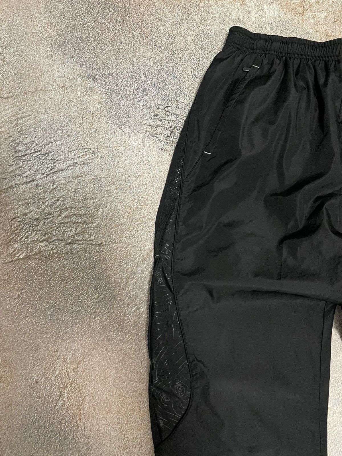Nike Vintage Nike Small Swoosh Nylon Boxy Black Track Pants Size US 30 / EU 46 - 5 Thumbnail