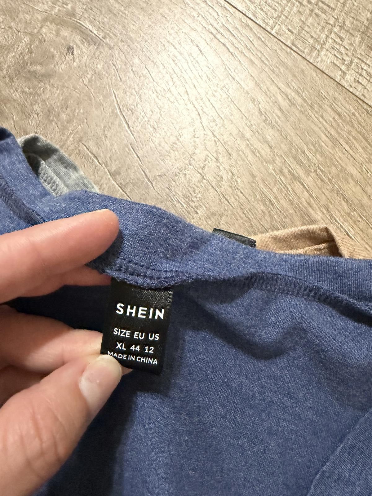 Shein Shein Solid Color V-Neck Casual T-Shirts Size XL / US 12-14 / IT 48-50 - 5 Thumbnail