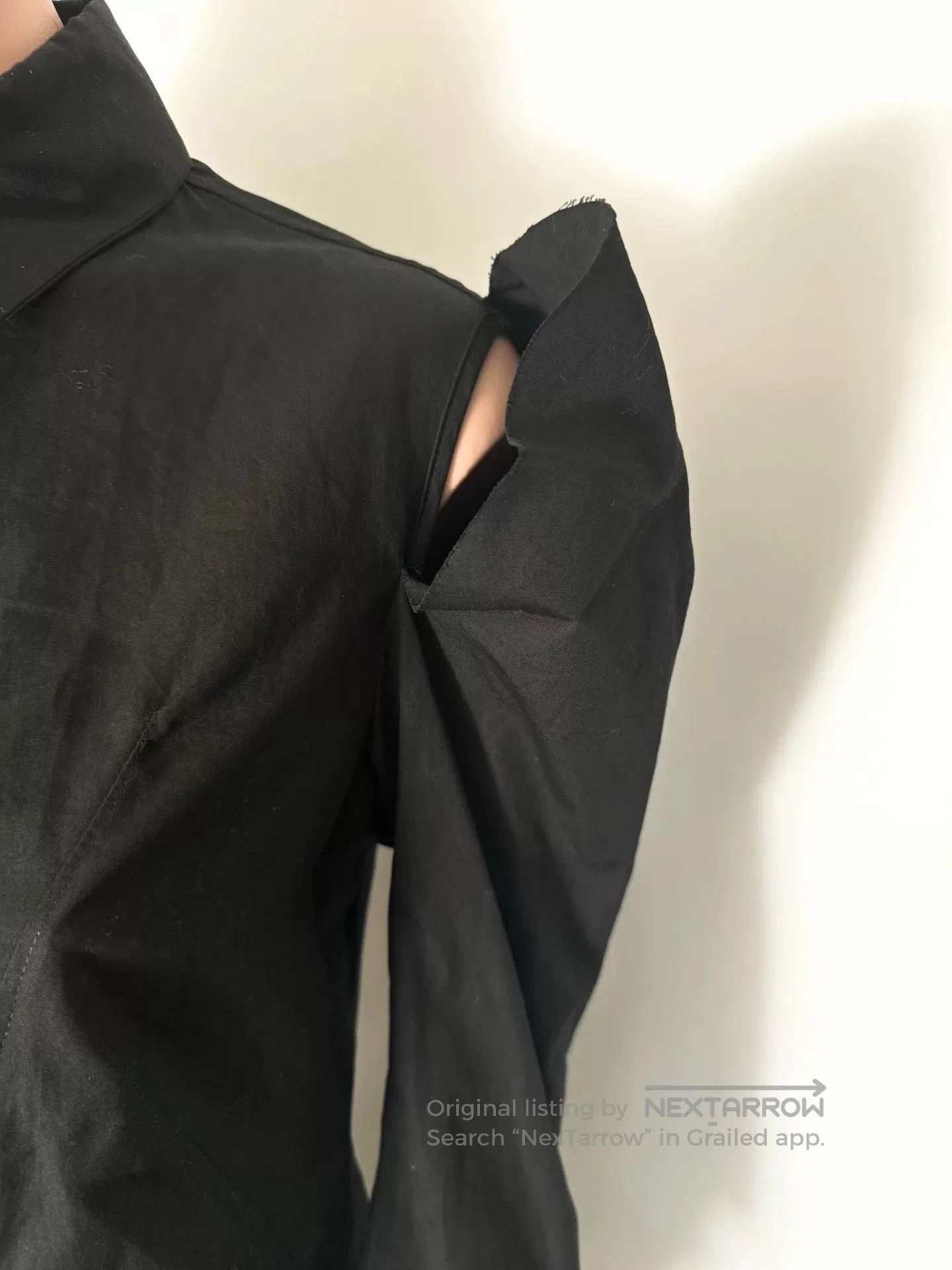 Yohji Yamamoto Yohji Yamamoto Black Off-Shoulder Shirt. Size S / US 4 / IT 40 - 5 Thumbnail
