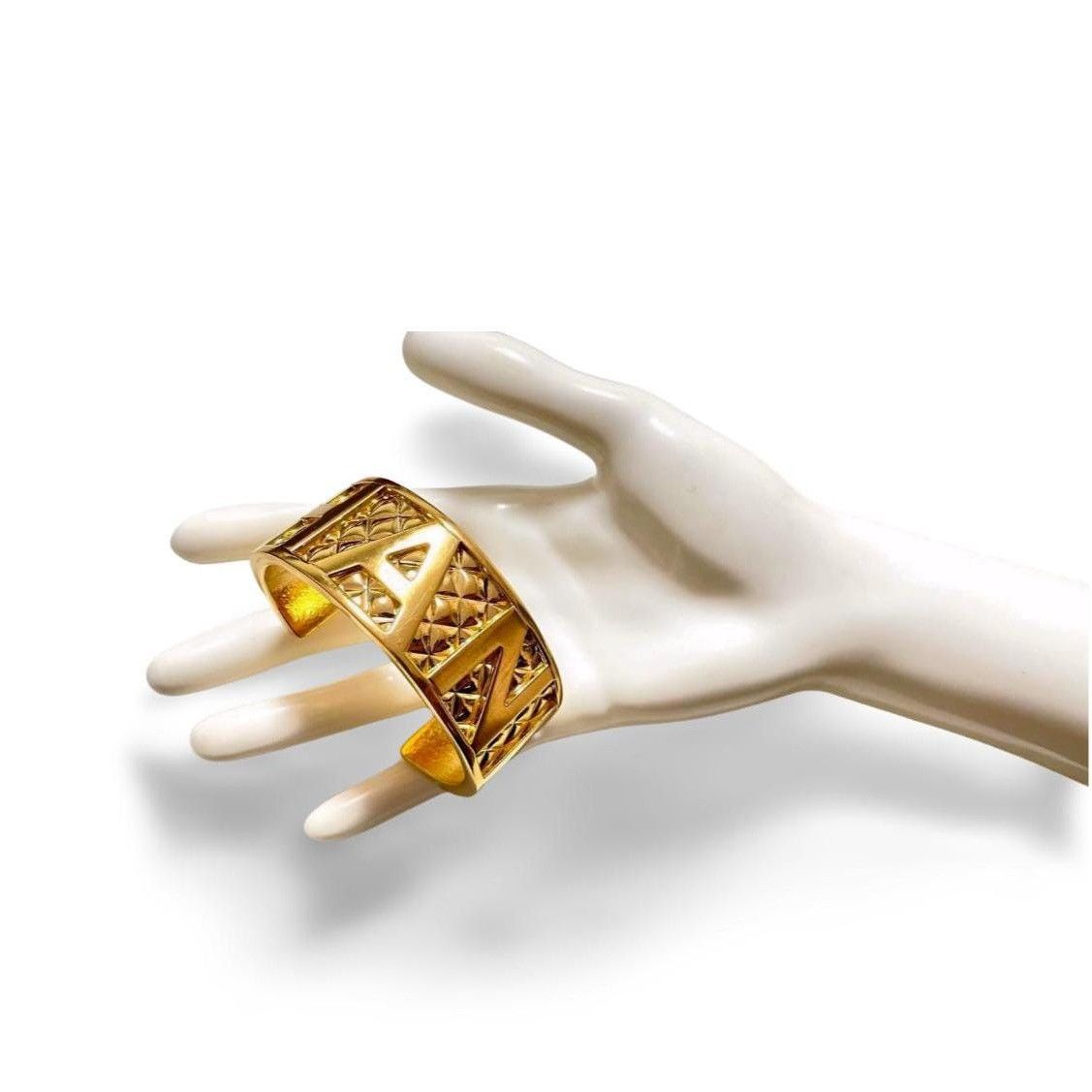 Chanel MINT. Vintage Chanel matelasse golden cuff link bangle Size ONE SIZE - 10 Thumbnail