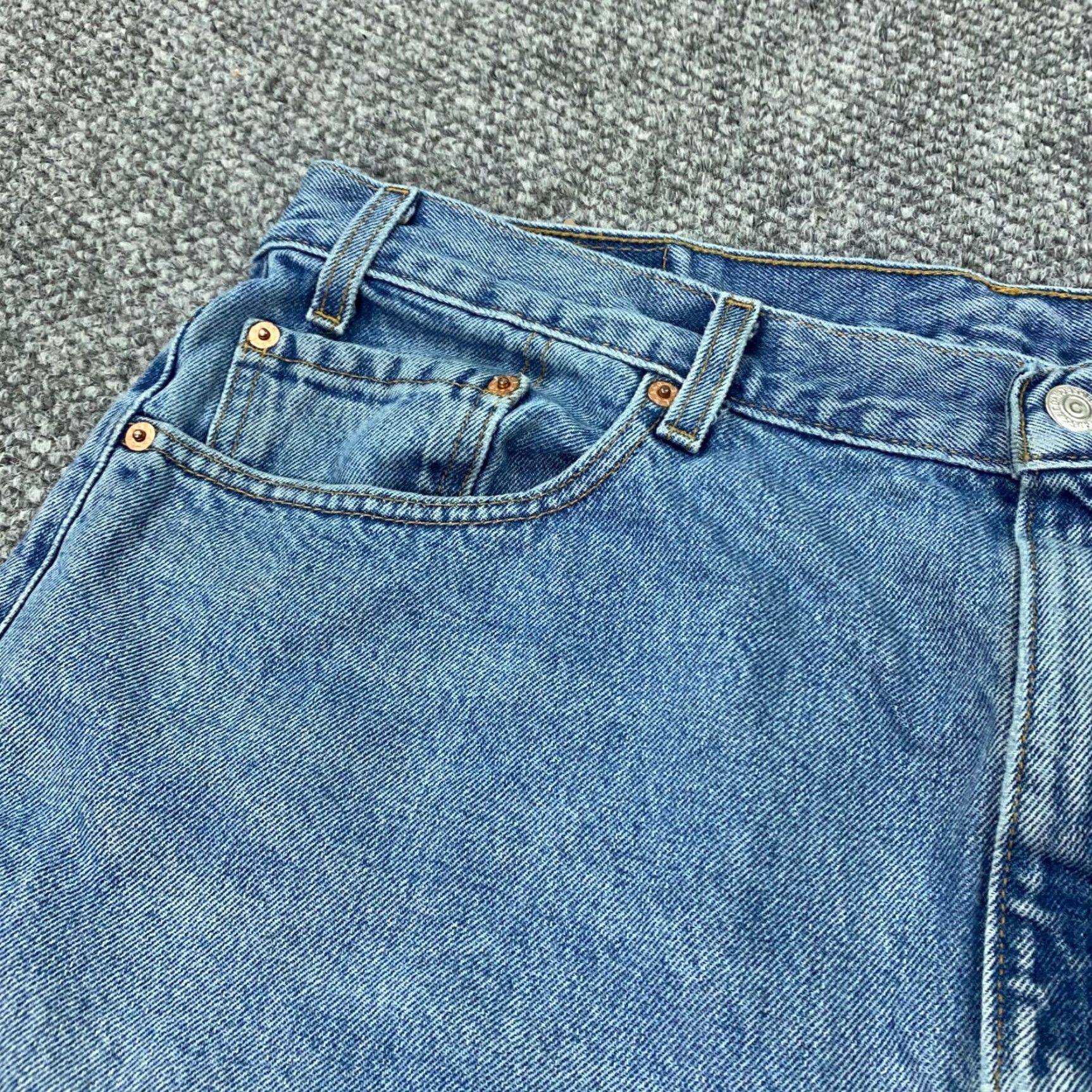 Levi's VINTAGE Levi's 505 Jeans Mens 40x30 Blue Regular Straight Light Wash Y2K Strai​ght 5-Pocket Denim 30 In Inseam Jeans Mens Regular 40 Levi's 500 Series Size US 38 / EU 54 - 4 Thumbnail