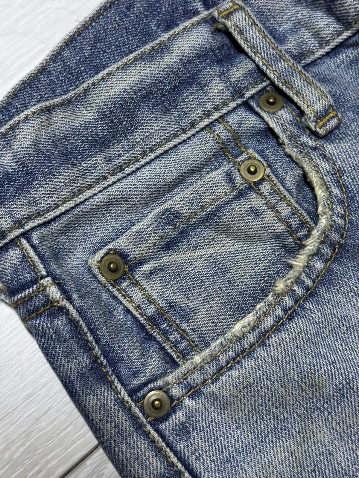 Uniqlo Vintage Japanese Brand Uniqlo Ring Light Wash Loose Jeans Size US 31 - 11 Thumbnail