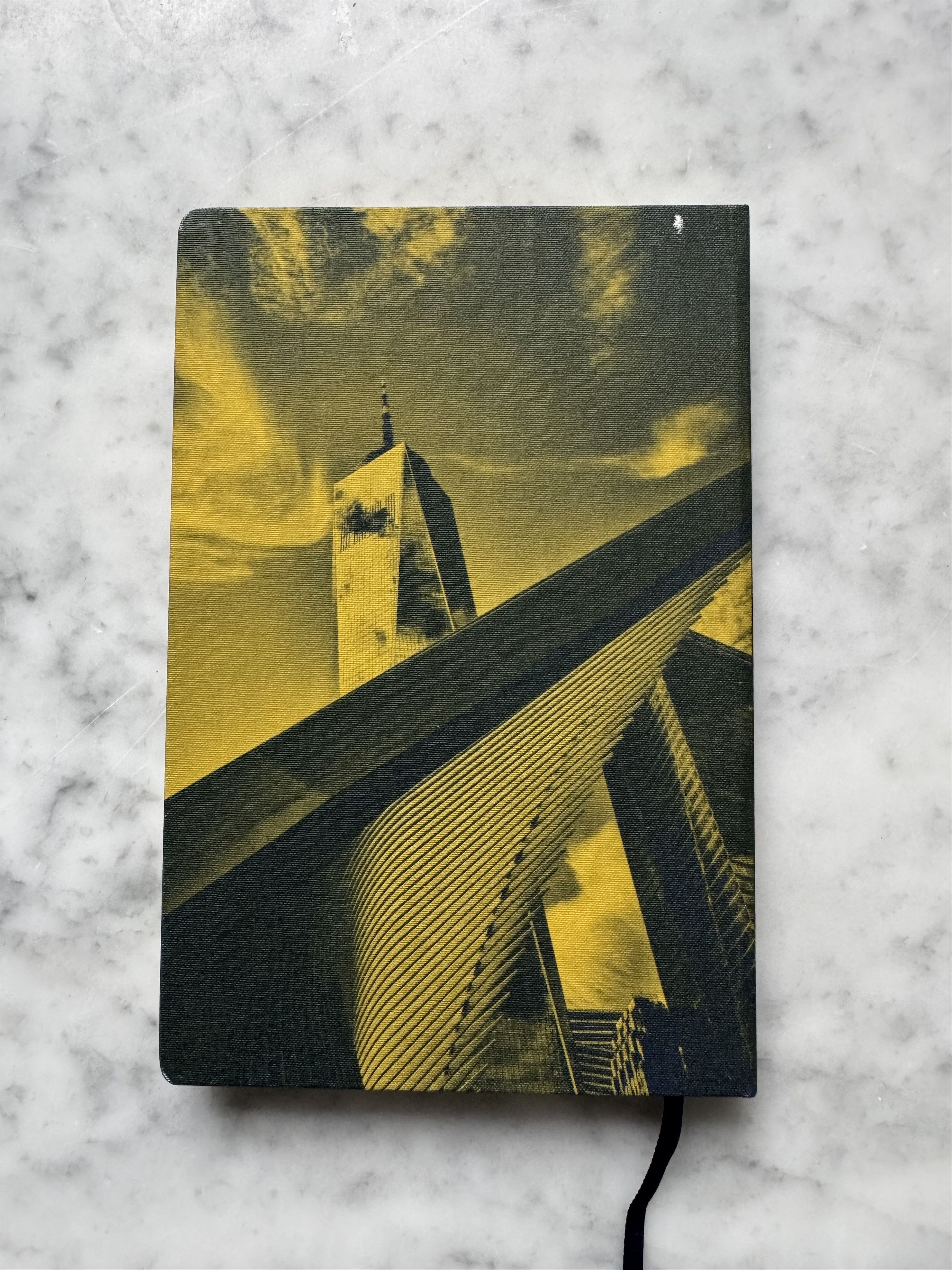 Louis Vuitton Louis Vuitton New York City Guide Book Size ONE SIZE - 5 Thumbnail