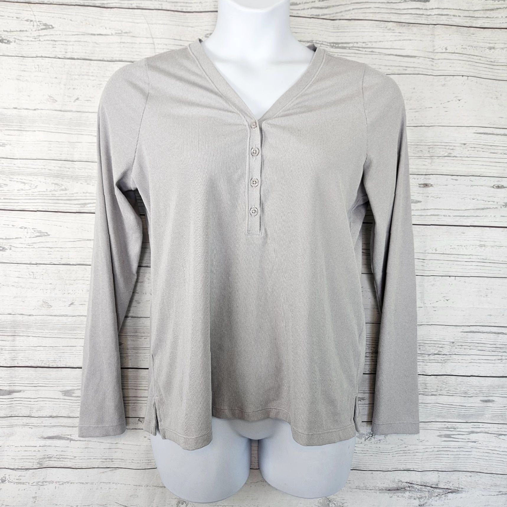 Athleta Athleta Womens Uptempo Ribbed Henley Top Sz 1X Gray Long Sleeve Size XL / US 12-14 / IT 48-50 - 2 Thumbnail