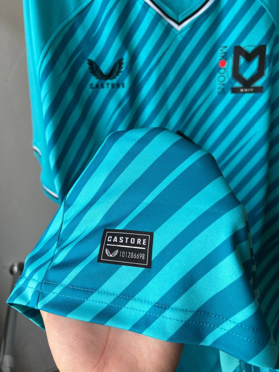 Castore 2023 MK DONS GOALKEEPER 1 SOCCER JERSEY FOOTBALL SHIRT XXL Size US XXL / EU 58 / 5 - 6 Thumbnail