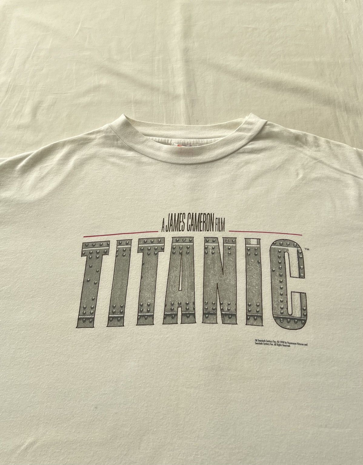Vintage Vintage 1998 Titanic Leonardo Dicaprio Movie White T-shirt Size US XL / EU 56 / 4 - 3 Thumbnail