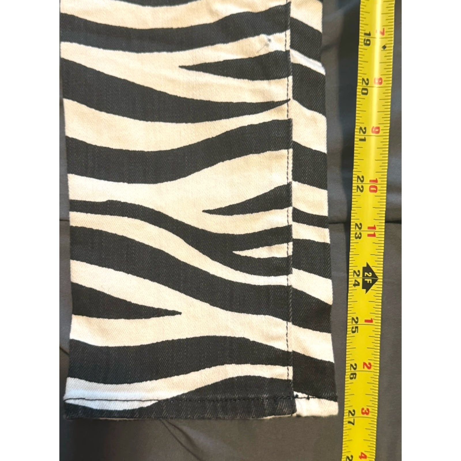 Nili Lotan NILI LOTAN JEANS Skinny WOMEN 28 29in 27in Zebra Print Mid Rise 5-Pocket USA Made Multicolor Black Ivory Designer Jeans Size 28" / US 6 / IT 42 - 2 Thumbnail