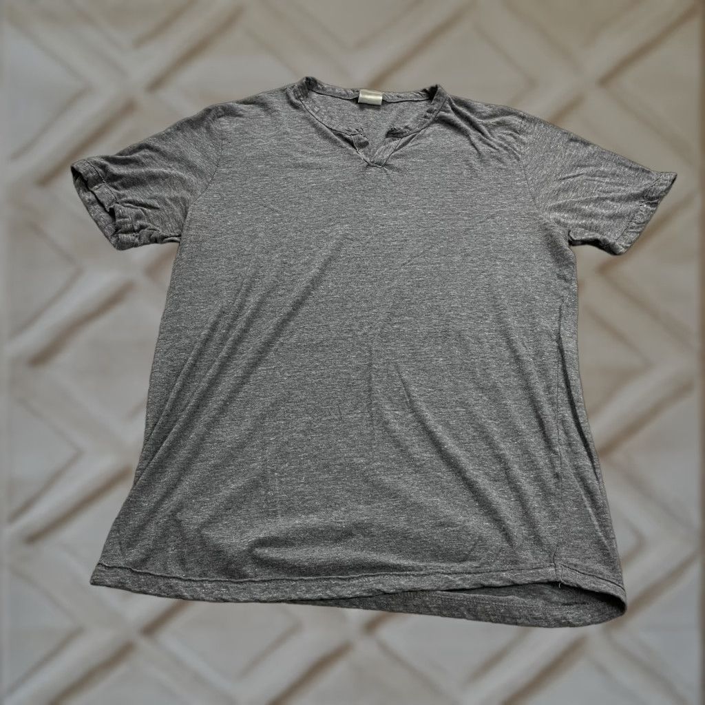 Lucky Brand **Lucky Brand Classic Gray Men's Large V-Neck T-Shirt** User: Lucky Brand Classic Gray Men's Large V-Neck T-Shirt Size L / US 10 / IT 46 - 1 Thumbnail