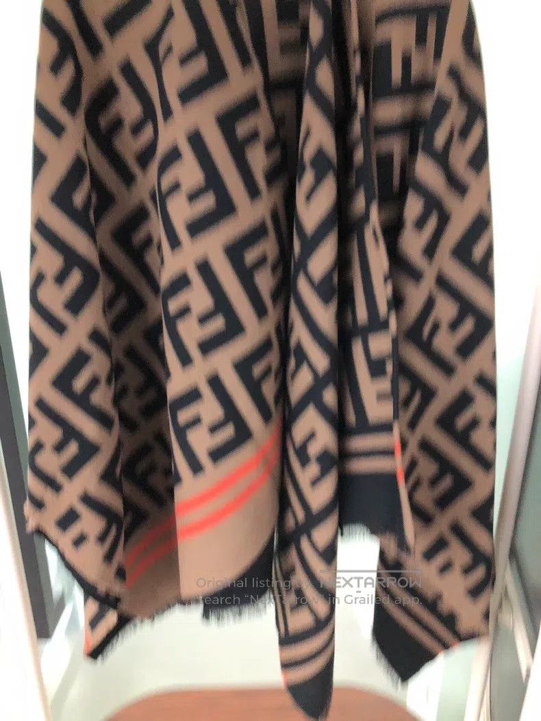 Fendi Fendi size 140*140cm Pashmina/Shades of Brown, Black, and G Size ONE SIZE - 4 Thumbnail