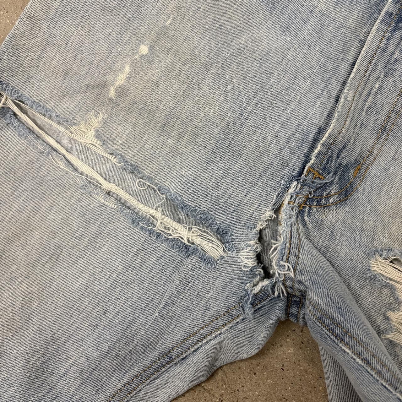 Vintage Vintage 2000s Light wash Distressed Denim Jeans Size US 32 / EU 48 - 6 Thumbnail