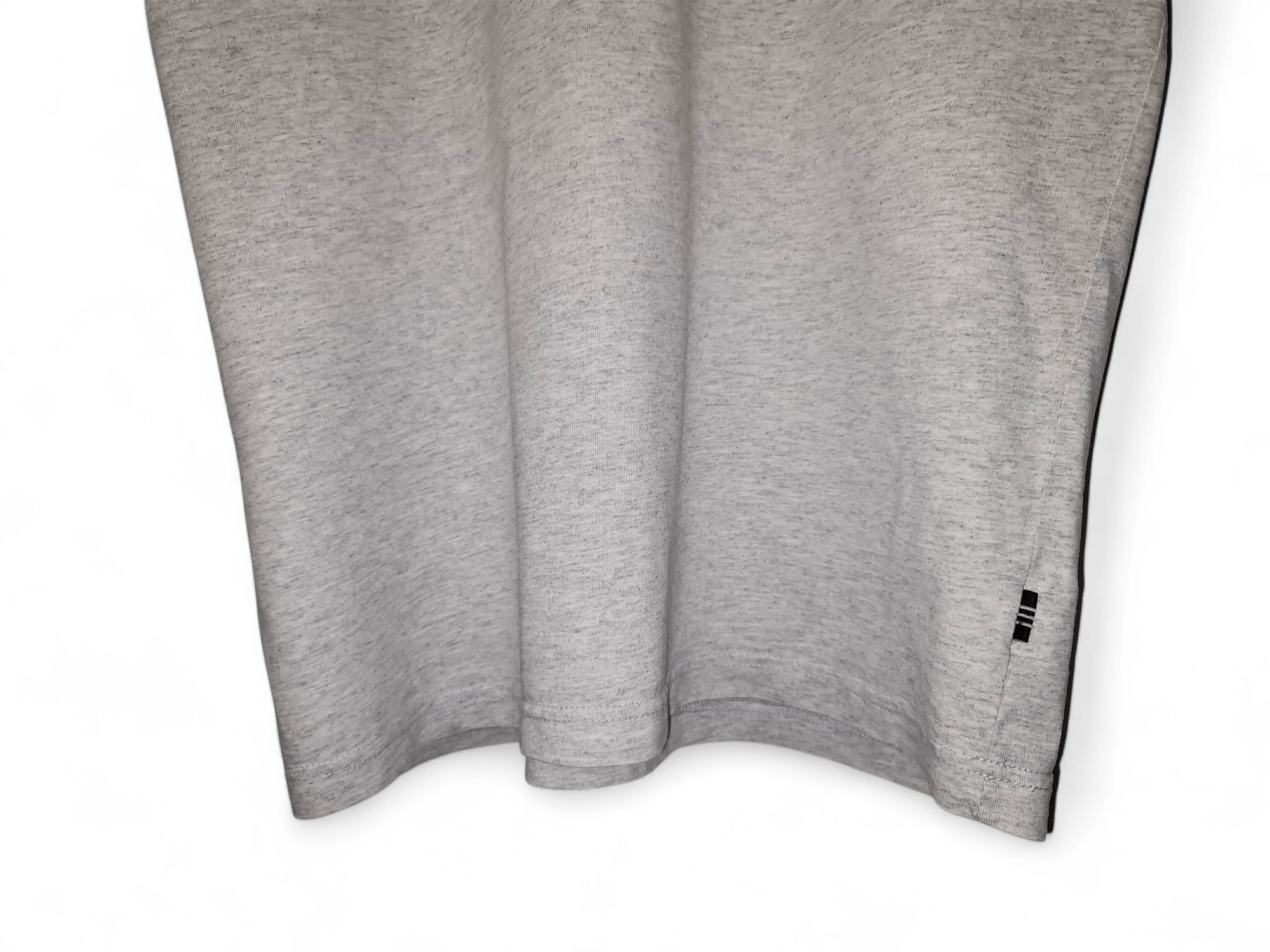 Adidas Vintage Adidas Big Center Logo Gray Tshirt tee Size US L / EU 52-54 / 3 - 5 Thumbnail