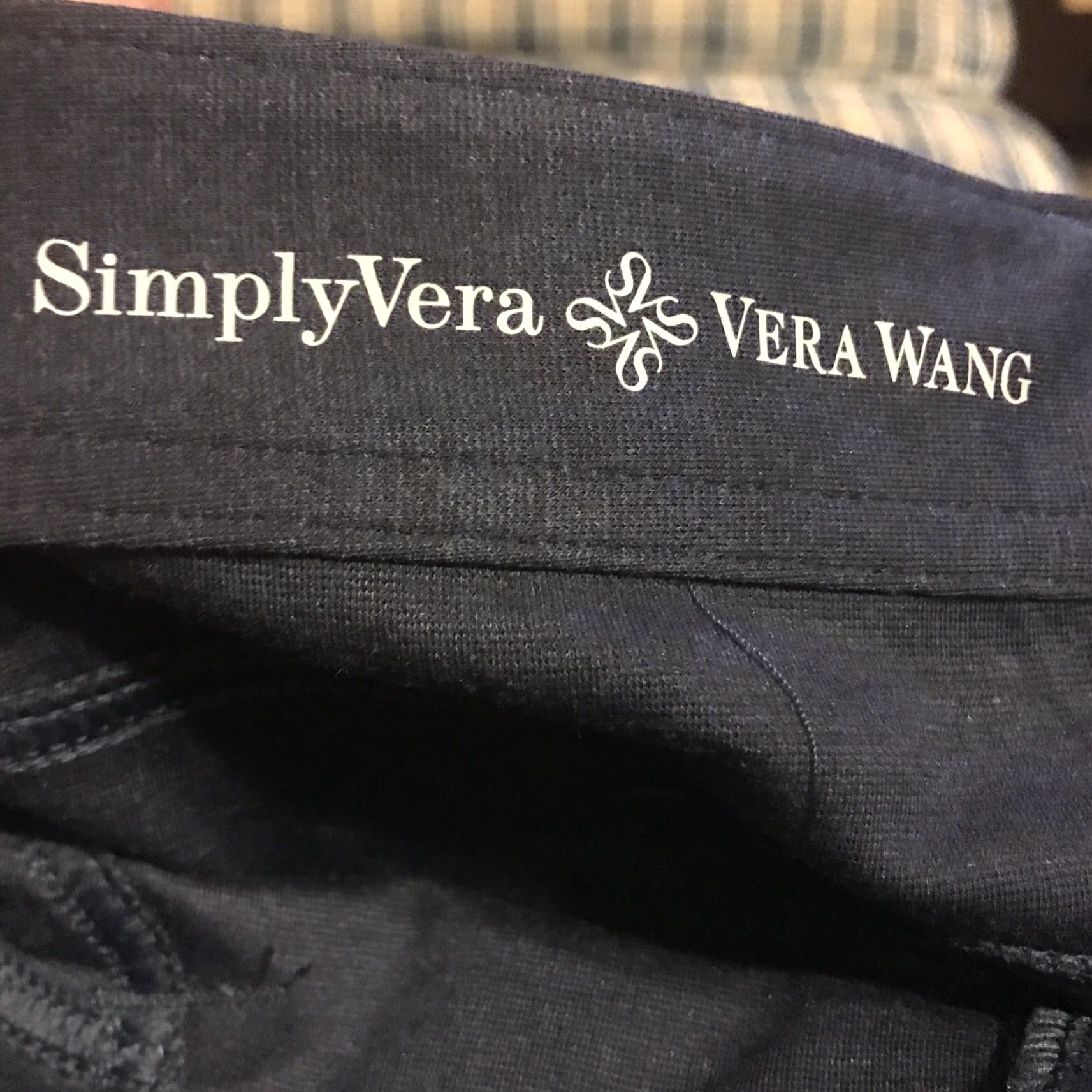 Vintage VINTAGE? Wait, this is Simply Vera Vera Wang women's ponte pants size S Heather Grey.وض Size 28" / US 6 / IT 42 - 4 Thumbnail