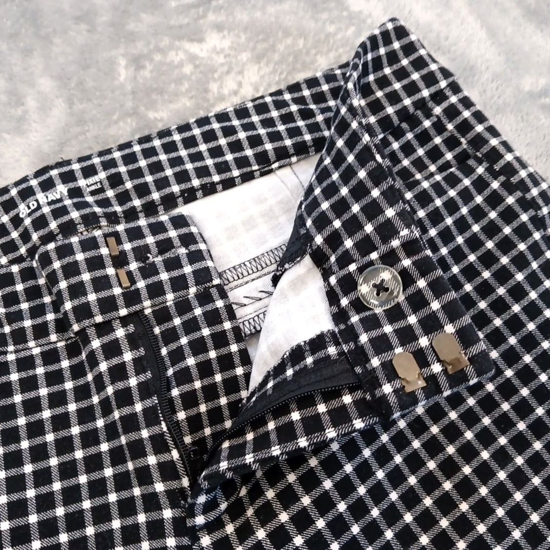 Old Navy Old Navy Pants Womens Size 8 Black Plaid Pockets 30x25 Mid Rise Ankle Straight Size 30" / US 8 / IT 44 - 4 Thumbnail