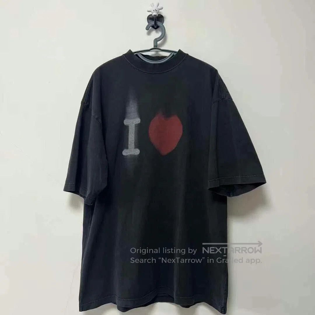 Balenciaga Balenciaga Distressed Heart T-Shirt Size XS. Size US XS / EU 42 / 0 - 1 Thumbnail
