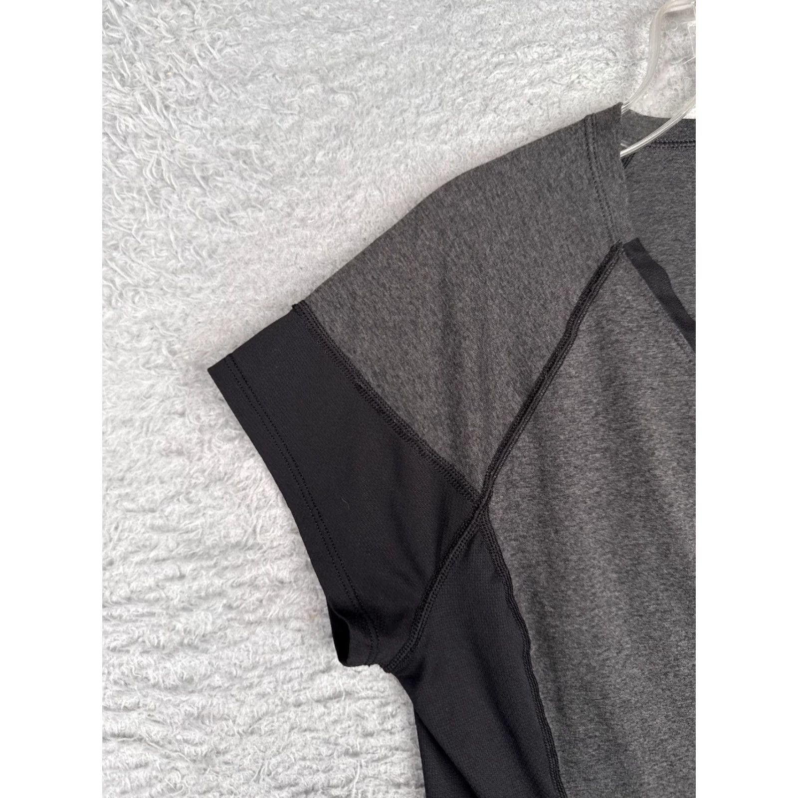 The North Face The North Face Shirt Women Large Gray Short Sleeve V-Neck Polyester Flashdry Size L / US 10 / IT 46 - 3 Thumbnail