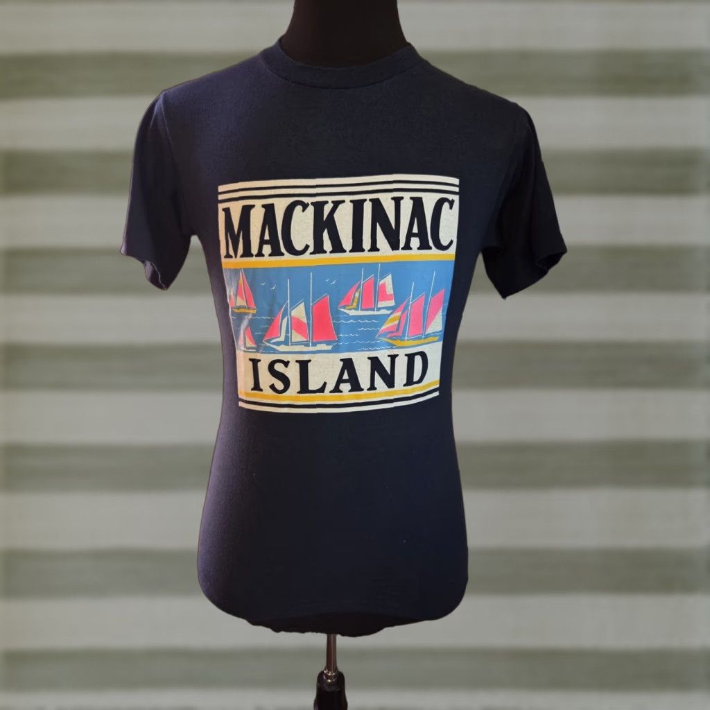 Vintage VINTAGE Mackinac Island Navy Blue Short Sleeve T Shirt (Size Medium) Mens 80s Souvenir Graphic Print Crew Neck Cotton Polyester Easy Care Size US M / EU 48-50 / 2 - 1 Thumbnail