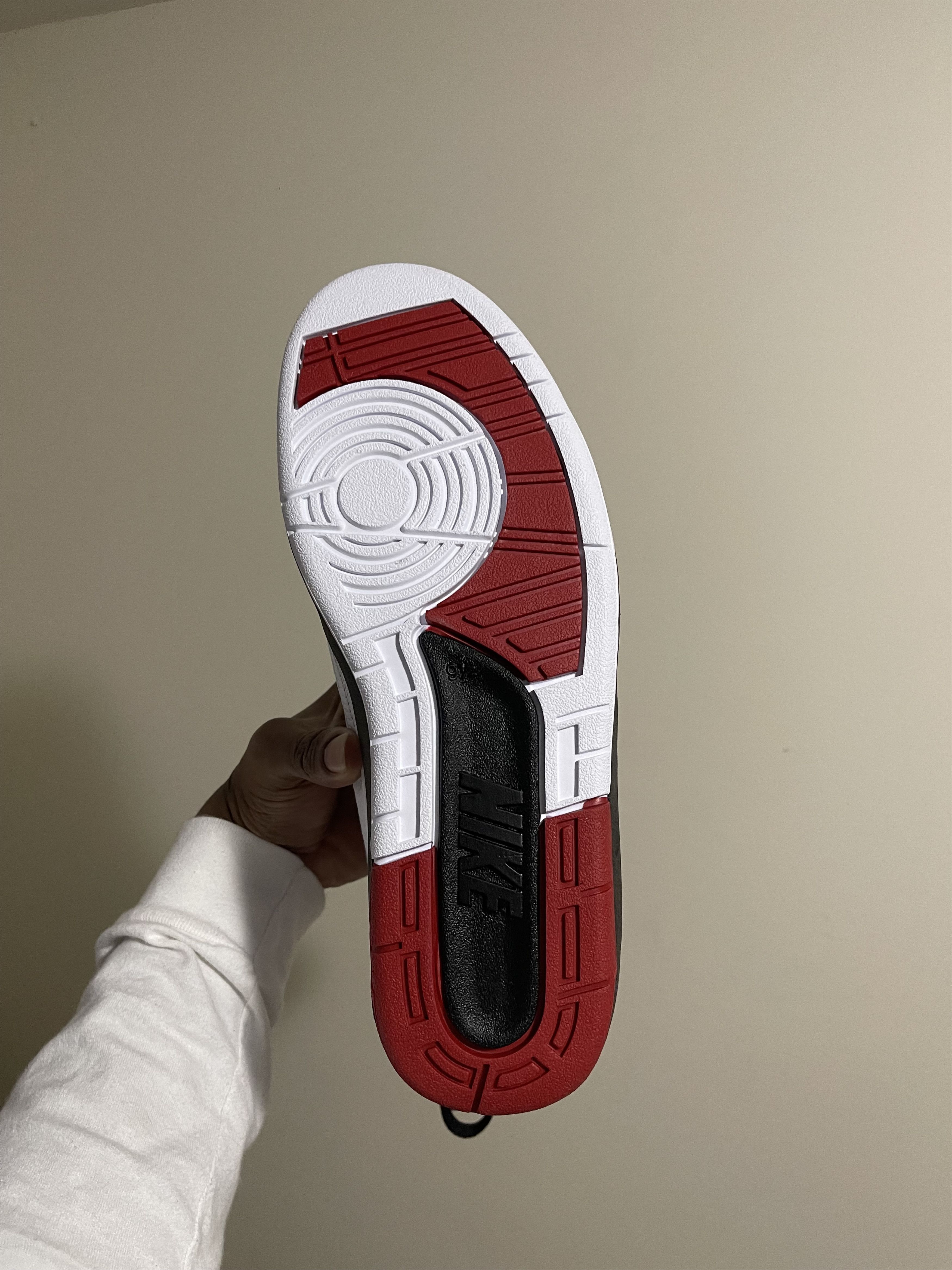 Jordan Brand Air Jordan Retro 2 Chicago Size US 9.5 / EU 42-43 - 6 Thumbnail