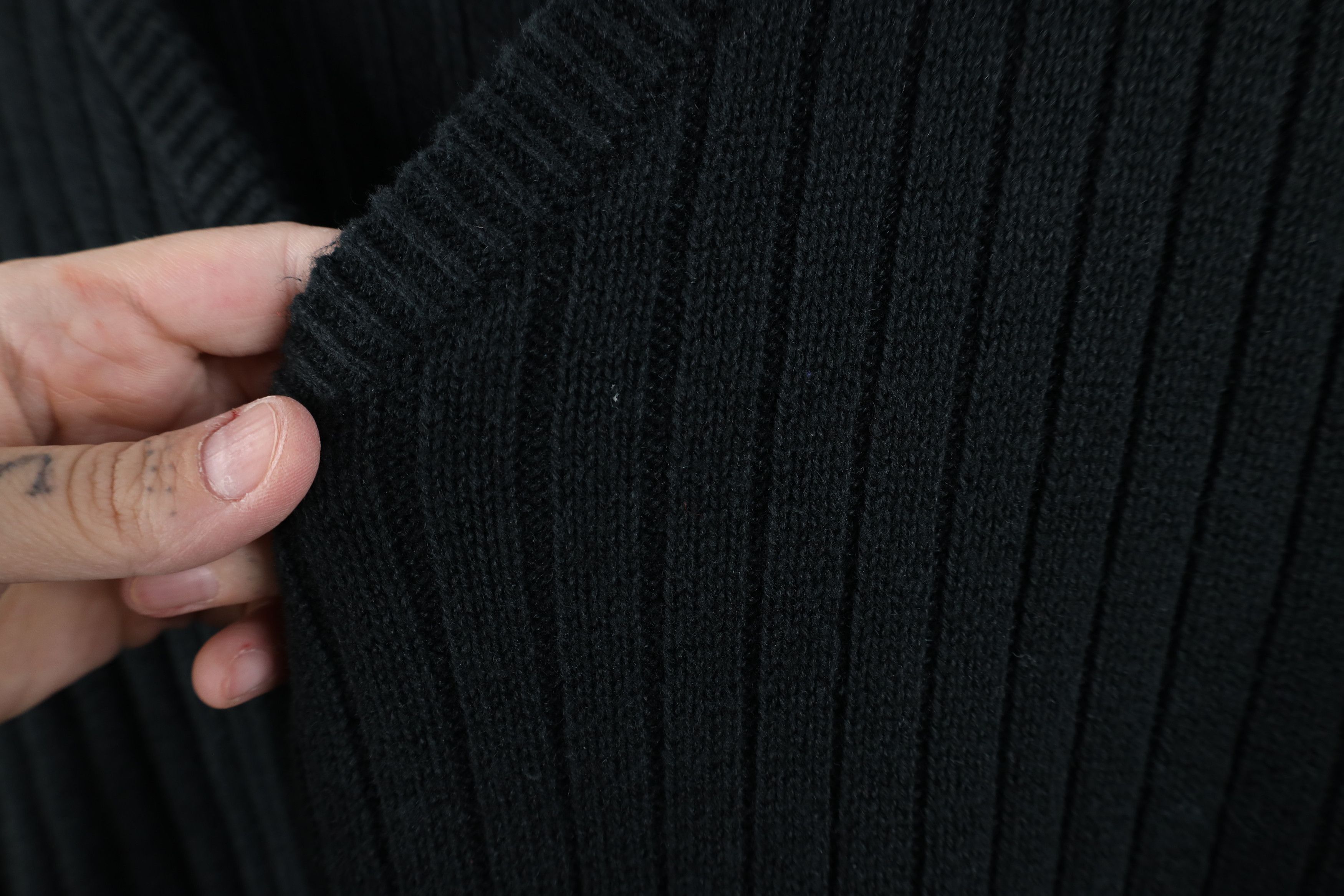 Vintage Vintage 90s Streetwear Ribbed Knit V-Neck Sweater Black Size XXL / US 16-18 / IT 52-54 - 4 Thumbnail