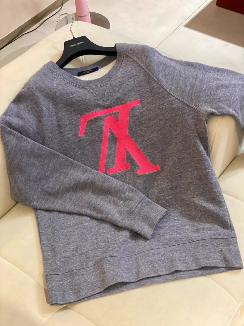 Louis Vuitton louis vuitton Pink inverted letter logo crewneck sweatshir Size US XL / EU 56 / 4 - 2 Thumbnail