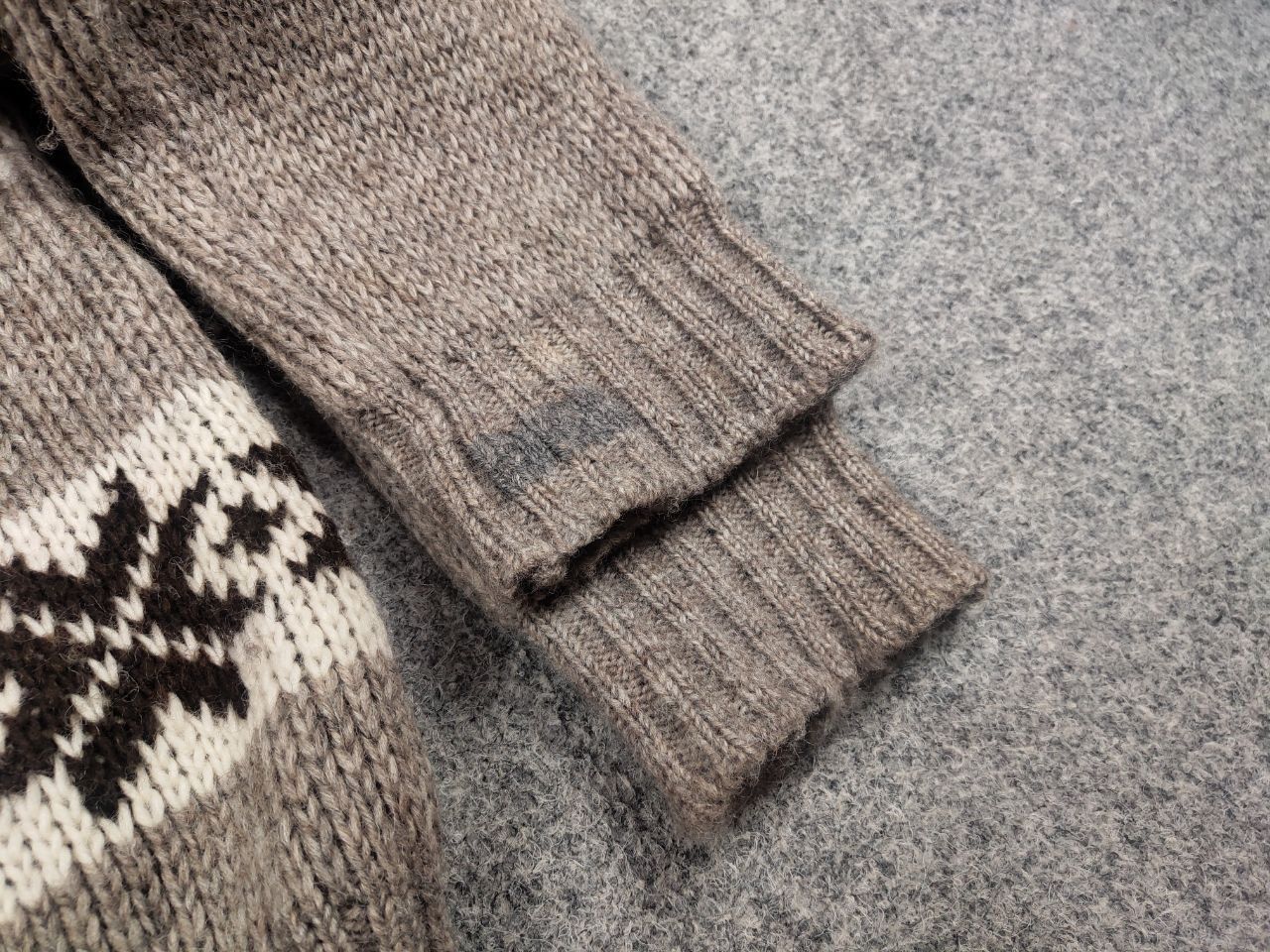 Vintage Vintage 90's Brown Bison Canada Pattern Hand Knit Sweater Size US L / EU 52-54 / 3 - 10 Thumbnail