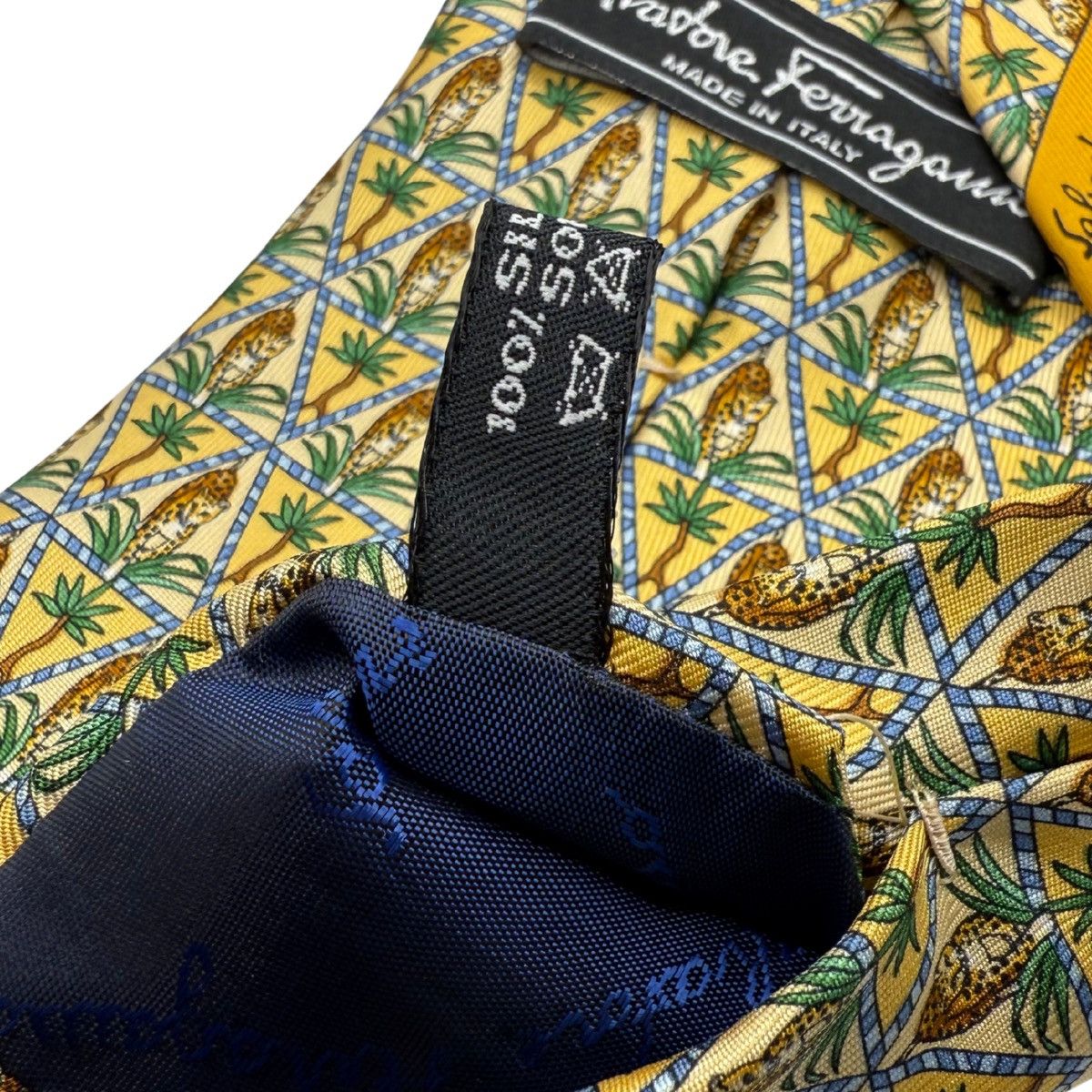 Salvatore Ferragamo Salvatore Ferragamo Silk Tie,Yellow, Made in Italy, Like New Size ONE SIZE - 5 Thumbnail