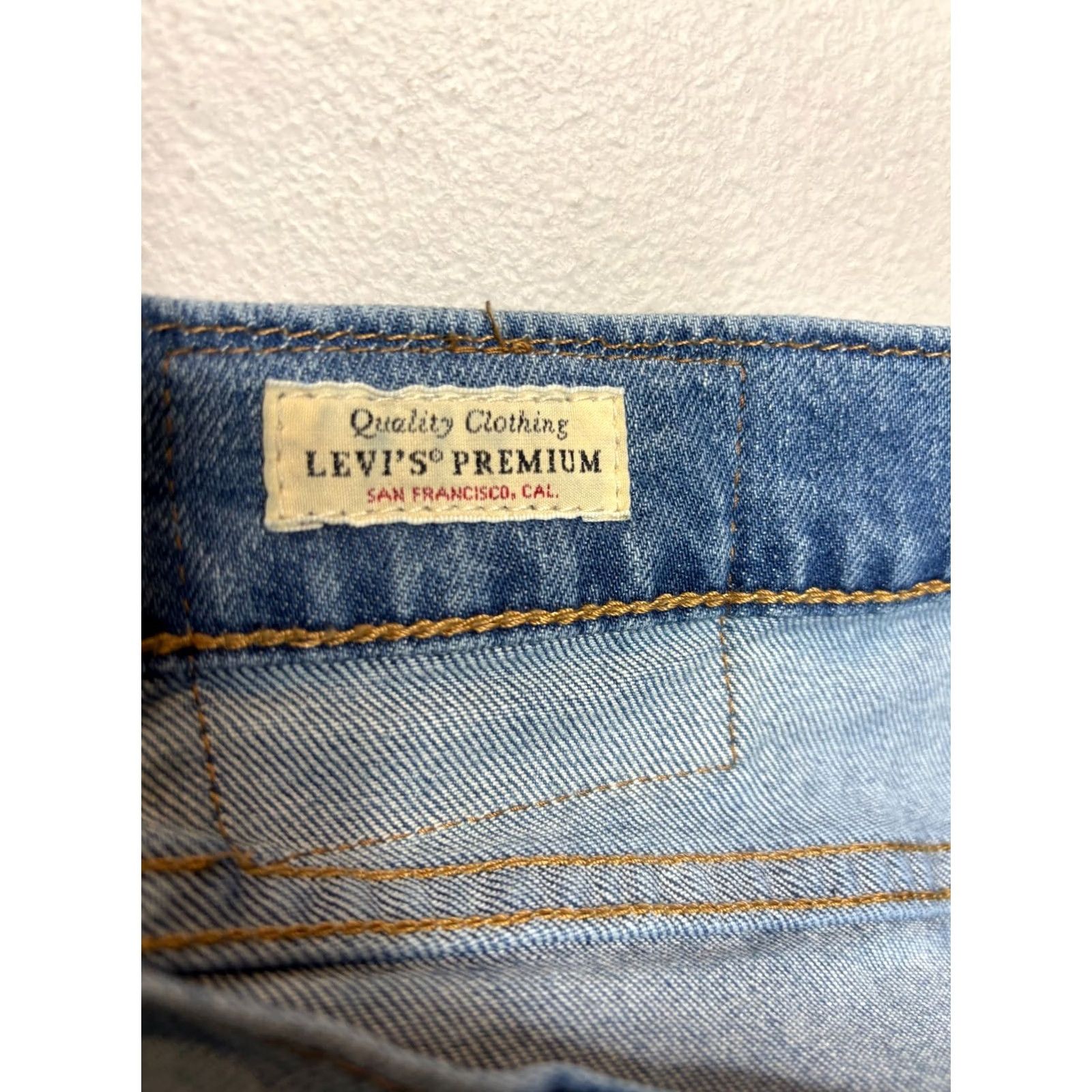 Levi's Levi’s Jeans Lot 512 Premium Mens Size 31 Light Wash Blue Big E Leather Tag 5482 Size US 31 - 7 Thumbnail