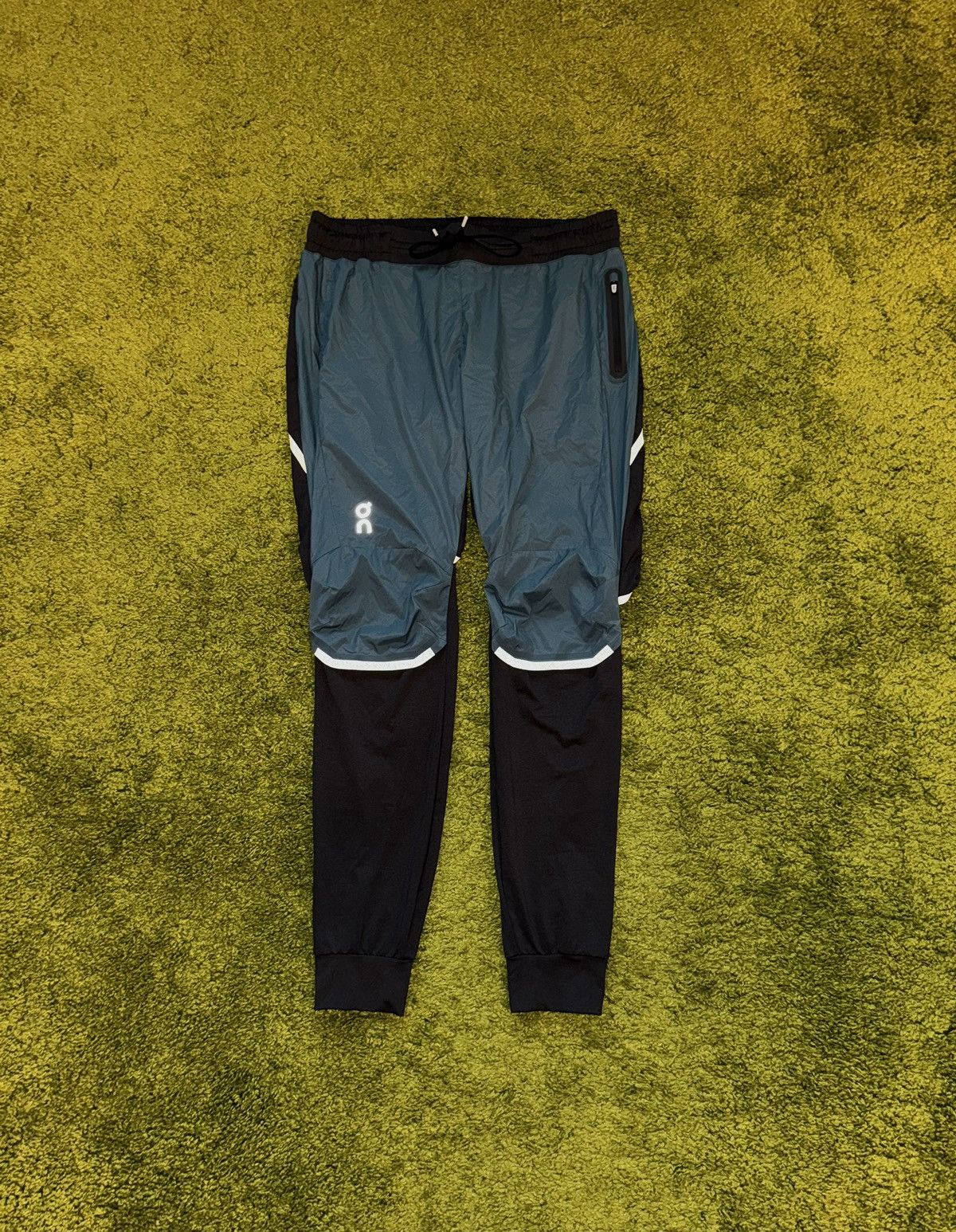 Designer × On On Running pants Size 28" / US 6 / IT 42 - 1 Thumbnail