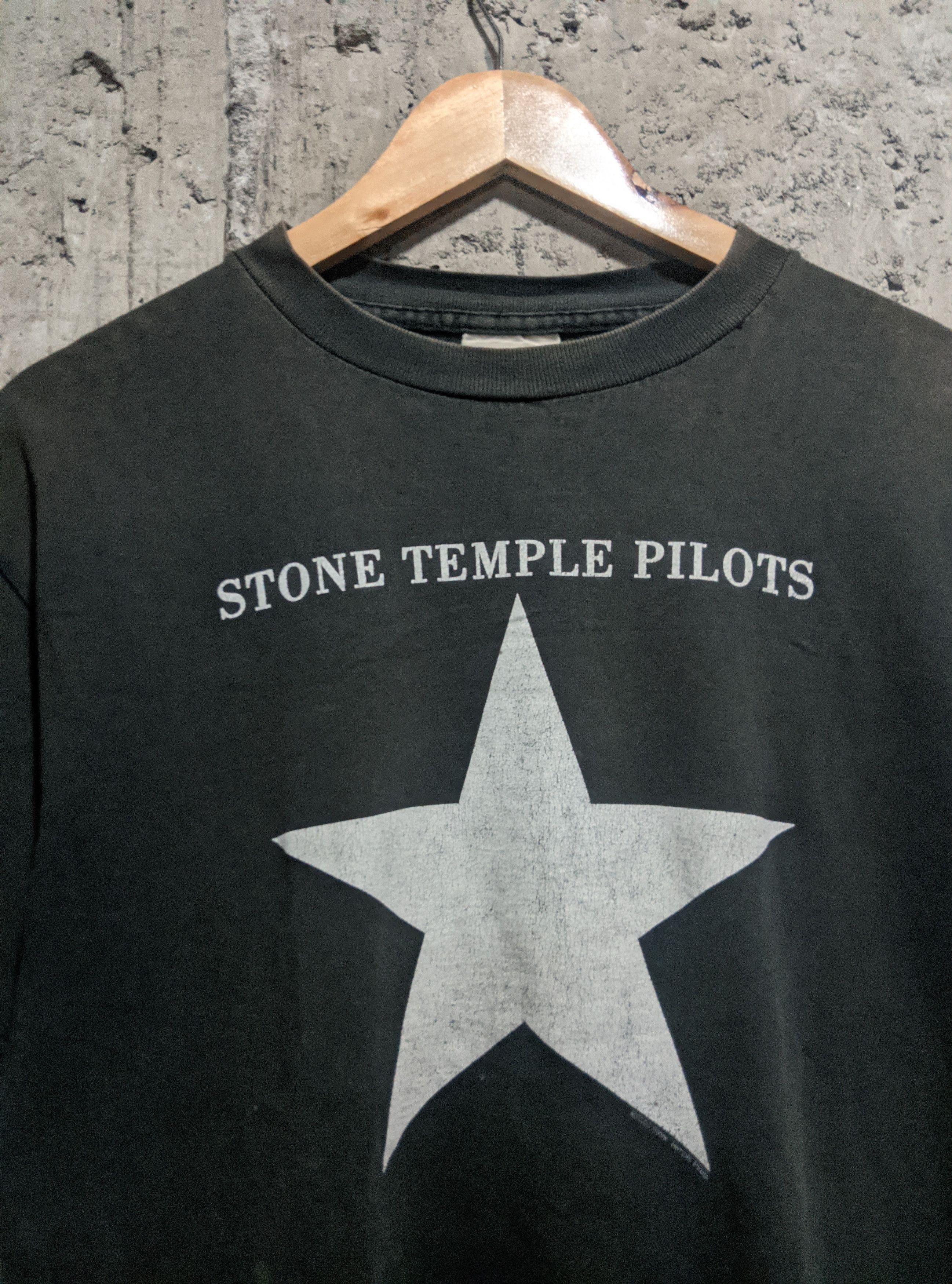 Band Tees Vintage 2000 stone temple pilots n4 grunge t shirt Size US M / EU 48-50 / 2 - 4 Thumbnail
