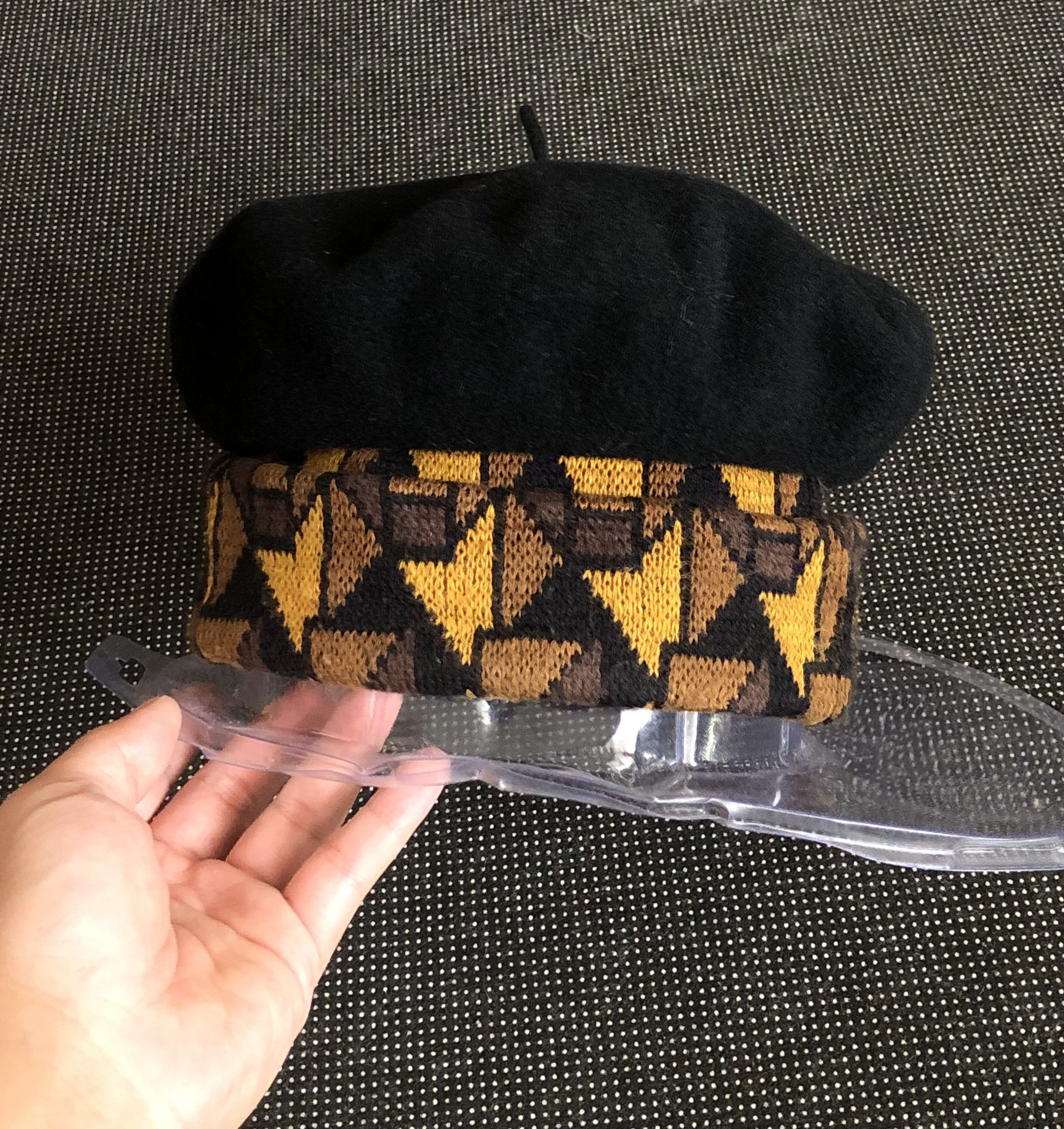 Kangol RARE🔥KANGOL MADE IN UK WOOL BERET HAT UNISEX FITS MOST Size ONE SIZE - 4 Thumbnail